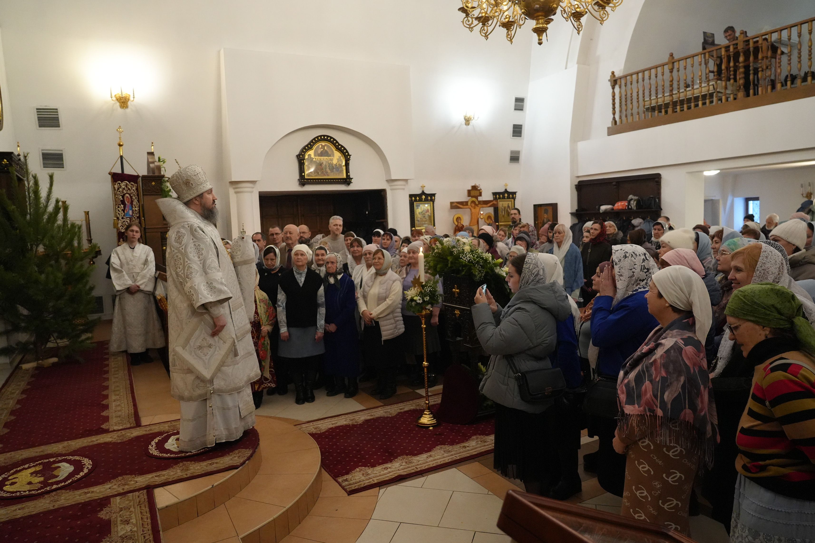 В Рождественский сочельник епископ Варфоломей совершил Божественную литургию в храме Рождества Христова г. Балаково