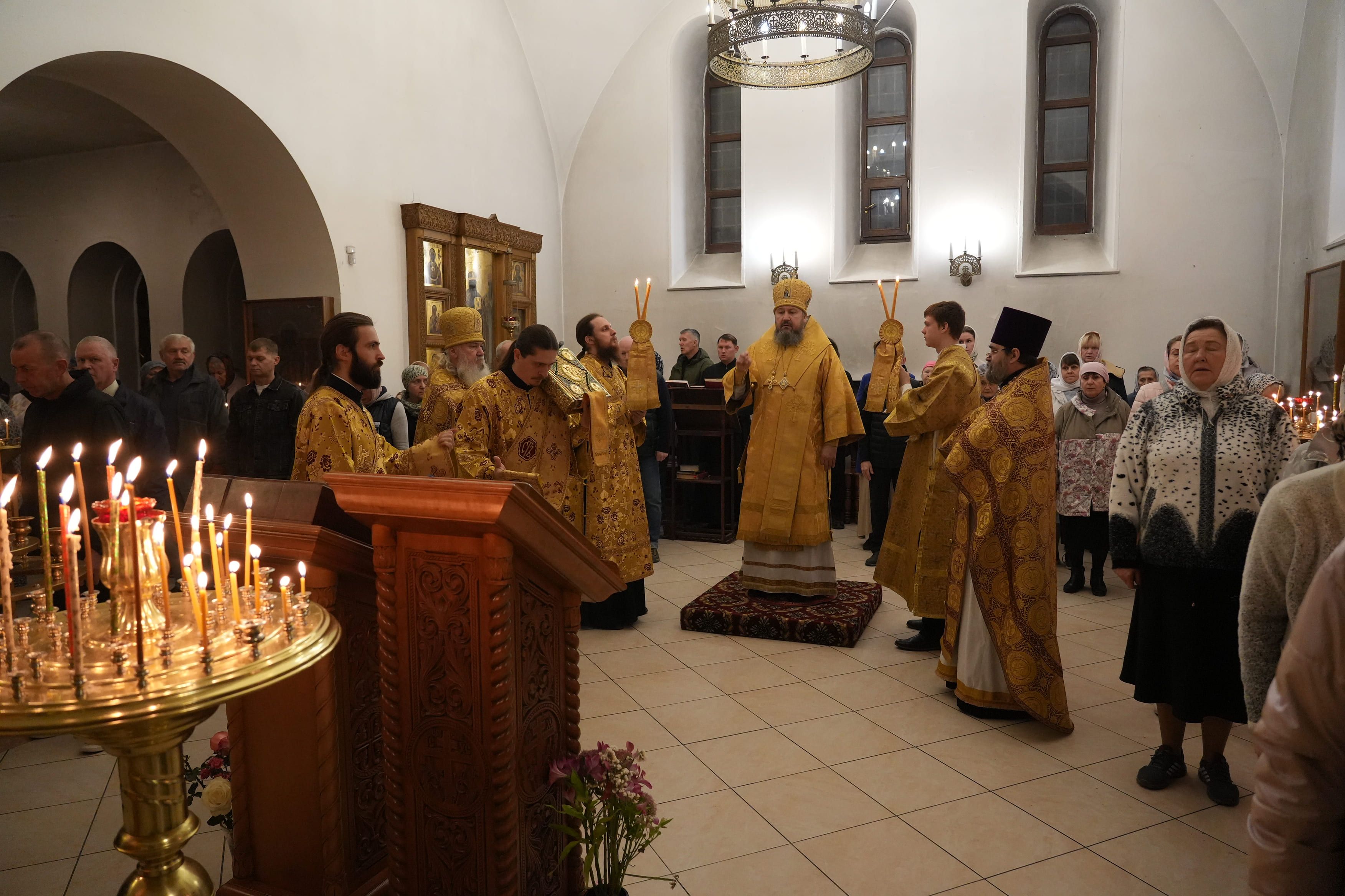 Епископ Варфоломей совершил Божественную литургию в Свято-Троицком кафедральном соборе г. Балаково