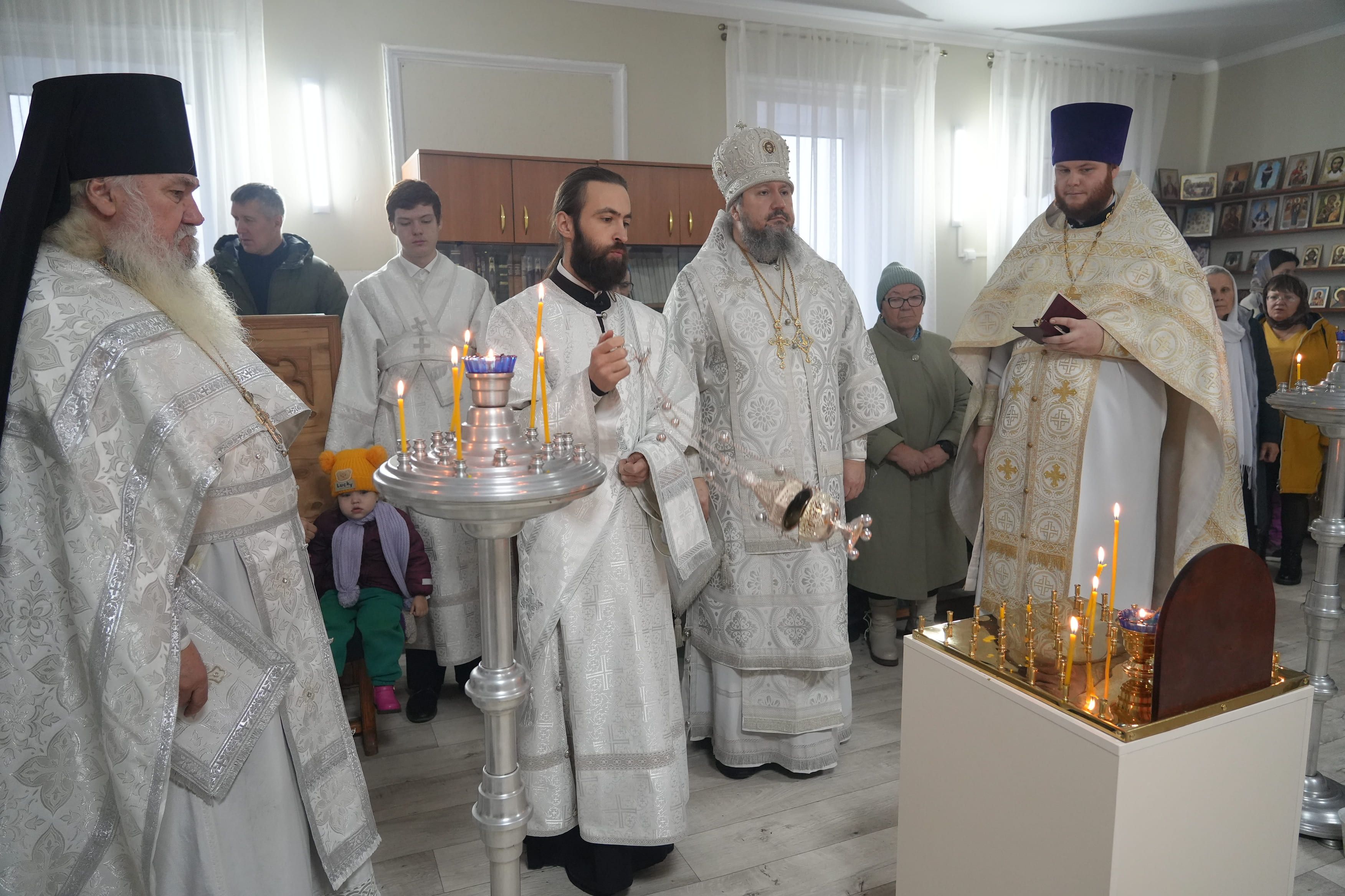 Епископ Варфоломей совершил Божественную литургию в храме Рождества Христова с. Красный Яр