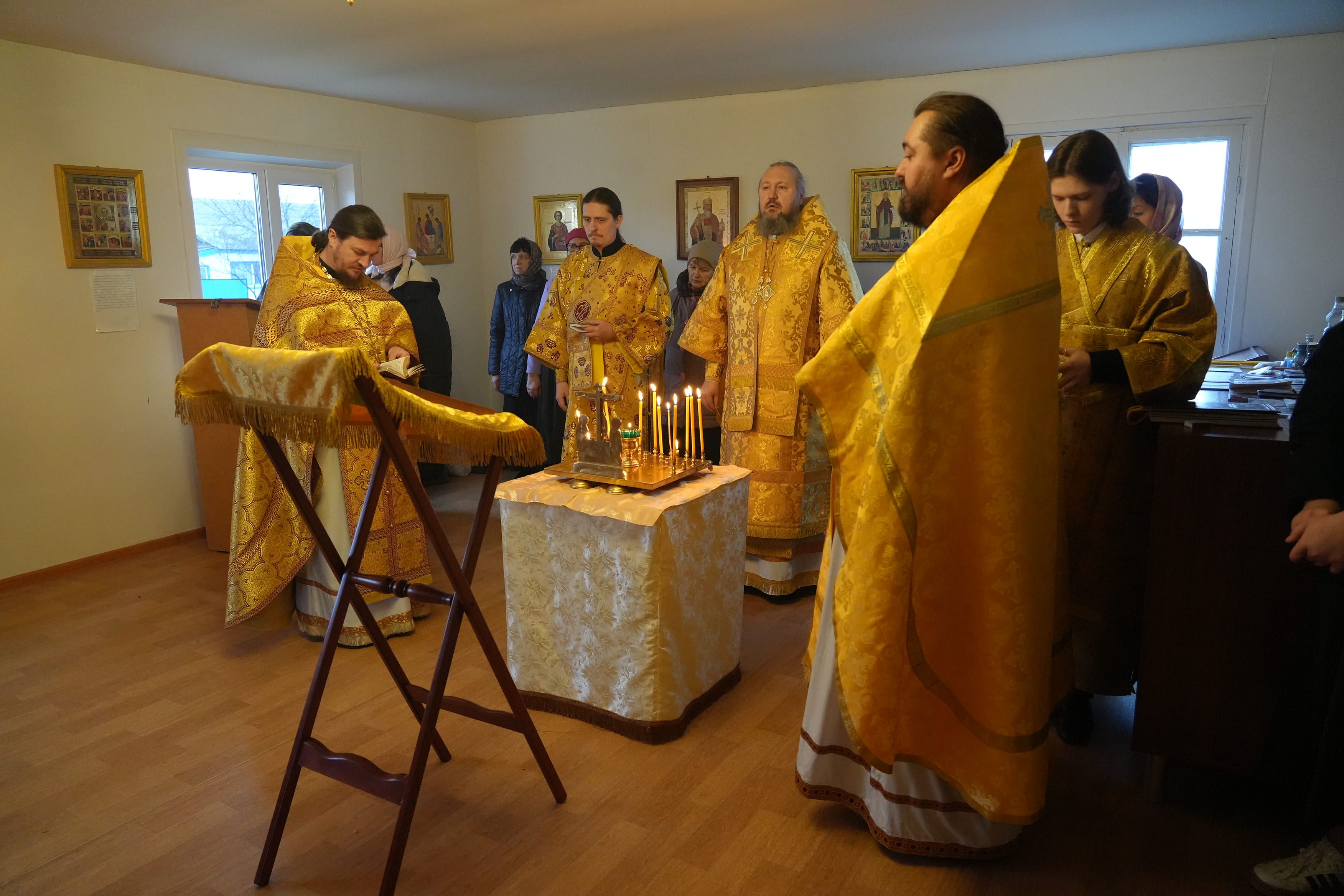 Епископ Варфоломей совершил Божественную литургию в храме равноапостольного князя Владимира с. Сухой Отрог