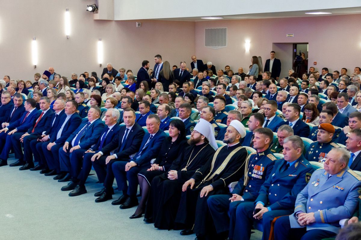 Митрополит Игнатий посетил торжественное мероприятие, посвященное празднованию Дня народного единства