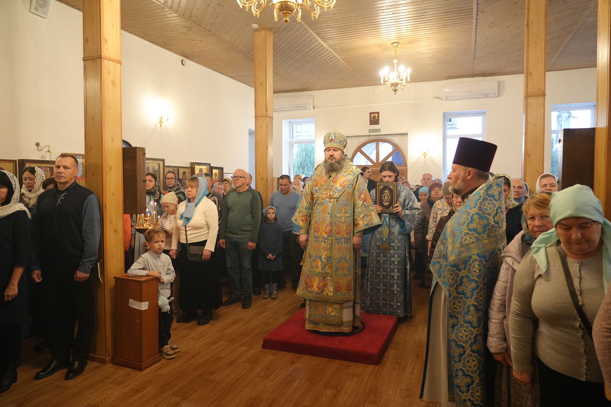 Епископ Варфоломей совершил Божественную литургию в храме Казанской иконы Божией Матери г. Балаково
