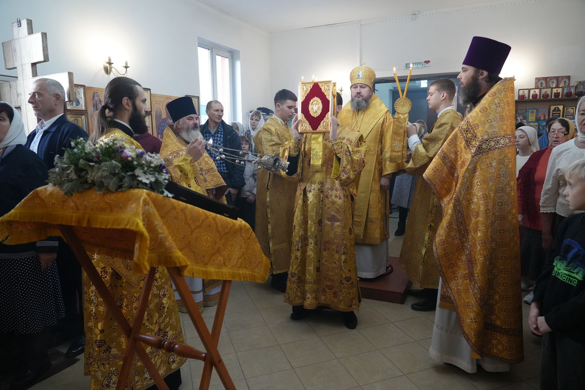 Епископ Варфоломей совершил Божественную литургию в храме великомученика Георгия Победоносца г. Маркса