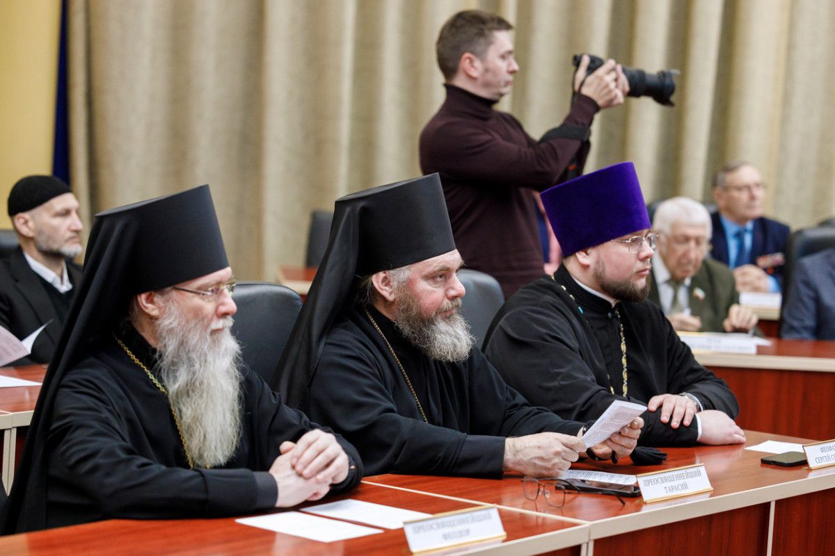 Архипастыри и пастыри Саратовской митрополии приняли участие в заседании Совета по взаимодействию с национальными и религиозными объединениями при губернаторе Саратовской области