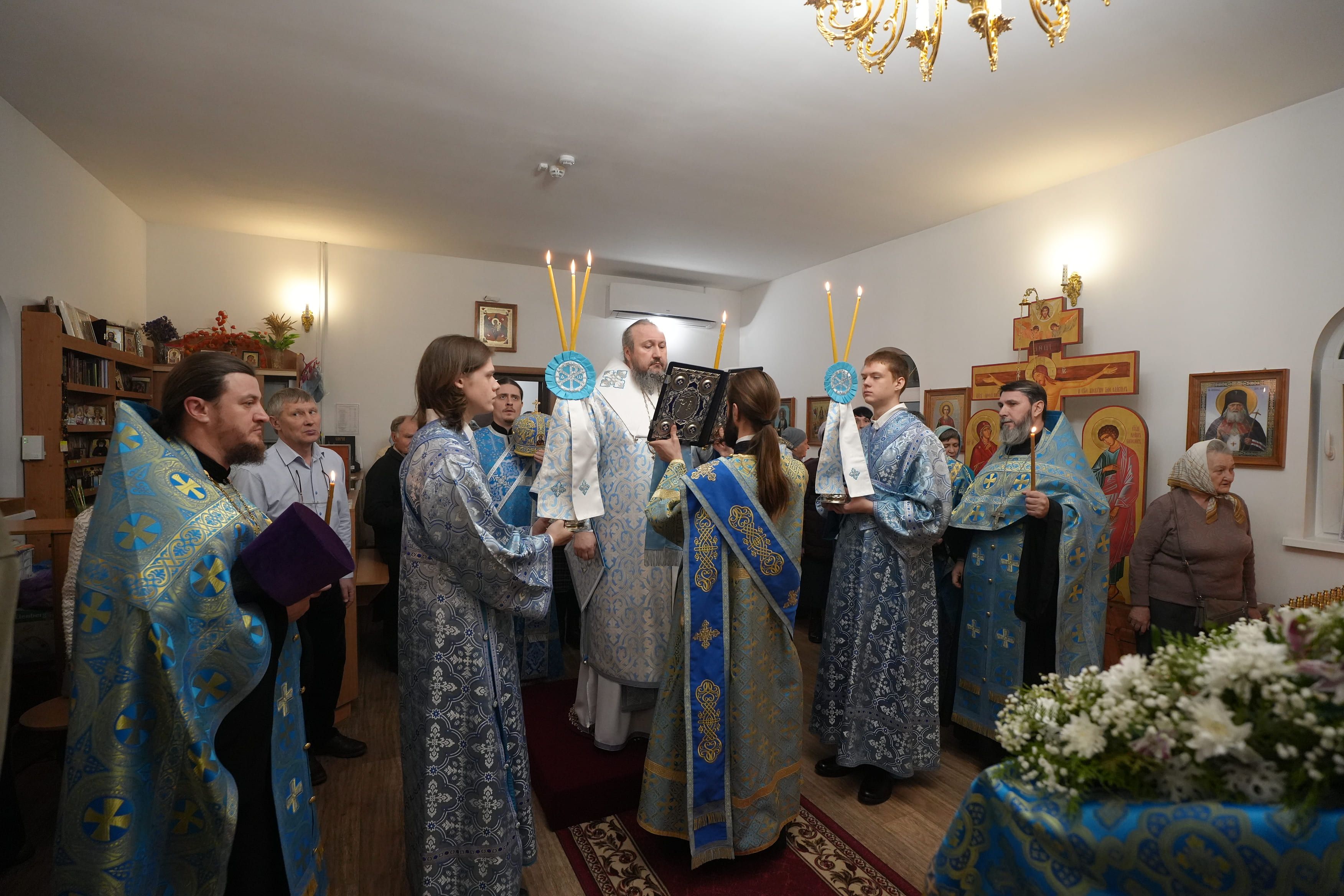 Епископ Варфоломей совершил всенощное бдение в храме Благовещения Пресвятой Богородицы г. Балаково