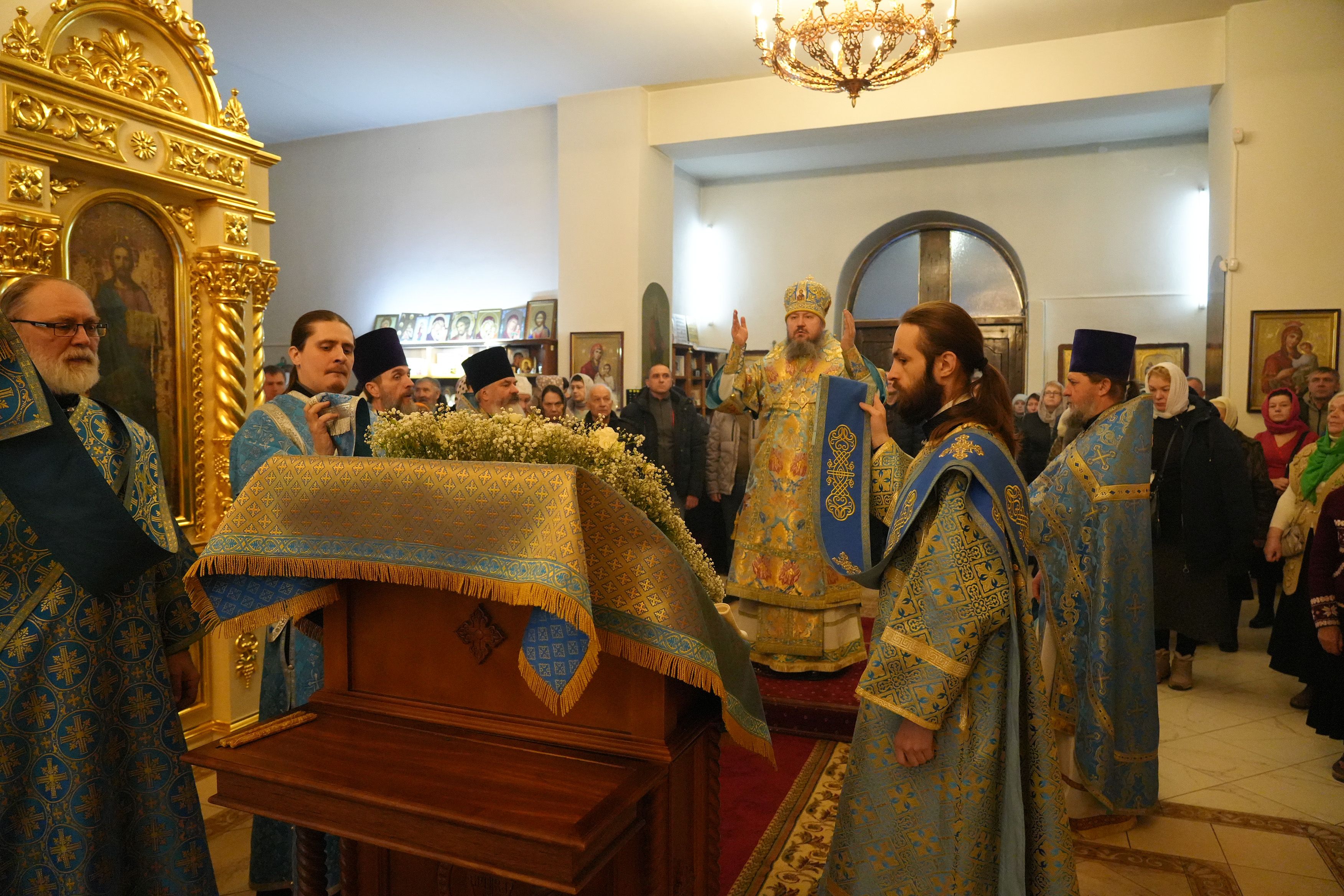 Епископ Варфоломей совершил Божественную литургию в храме апостола Андрея Первозванного г. Маркса