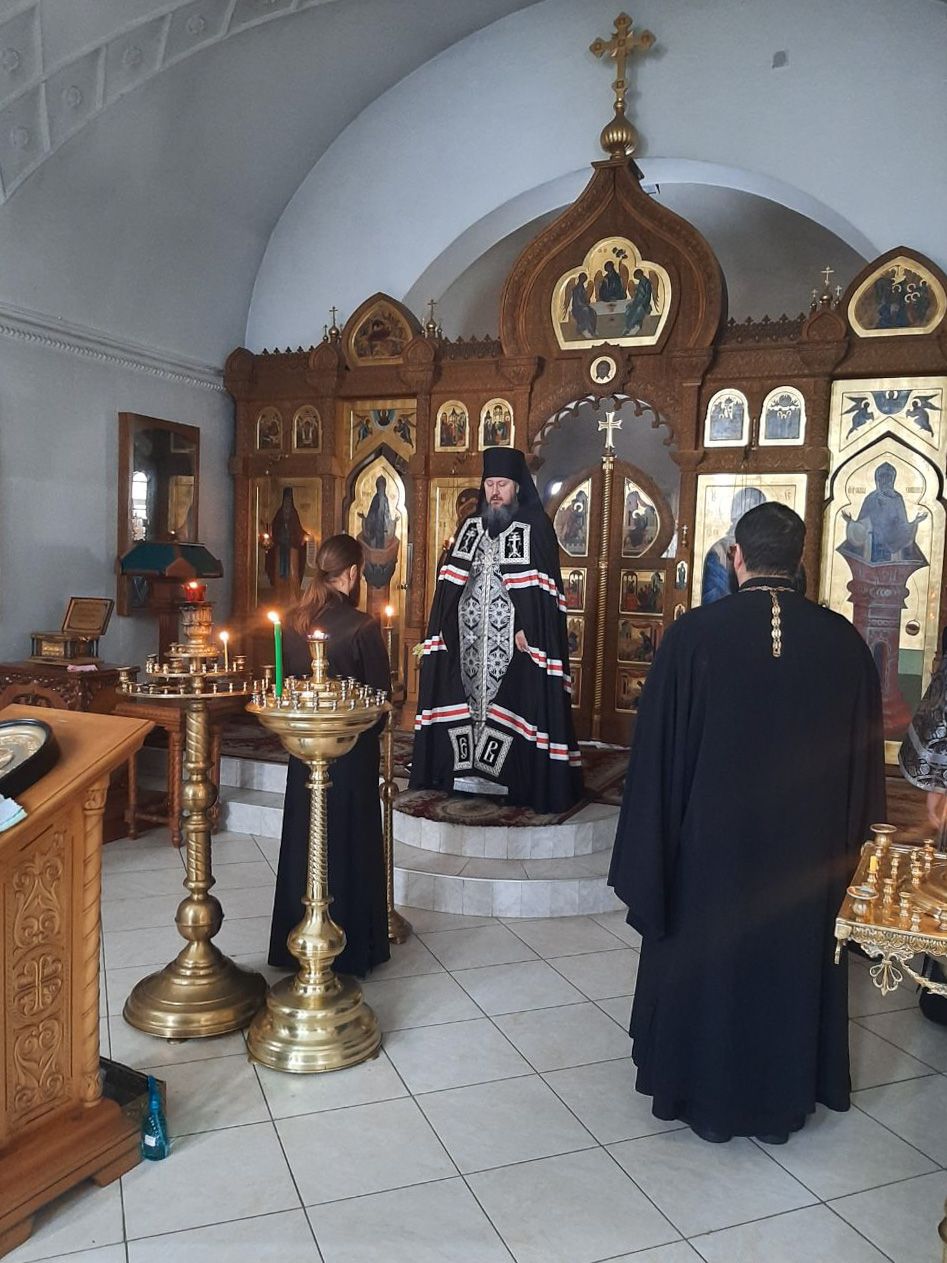 Епископ Варфоломей совершил уставное богослужение в Свято-Троицком кафедральном соборе г. Балаково