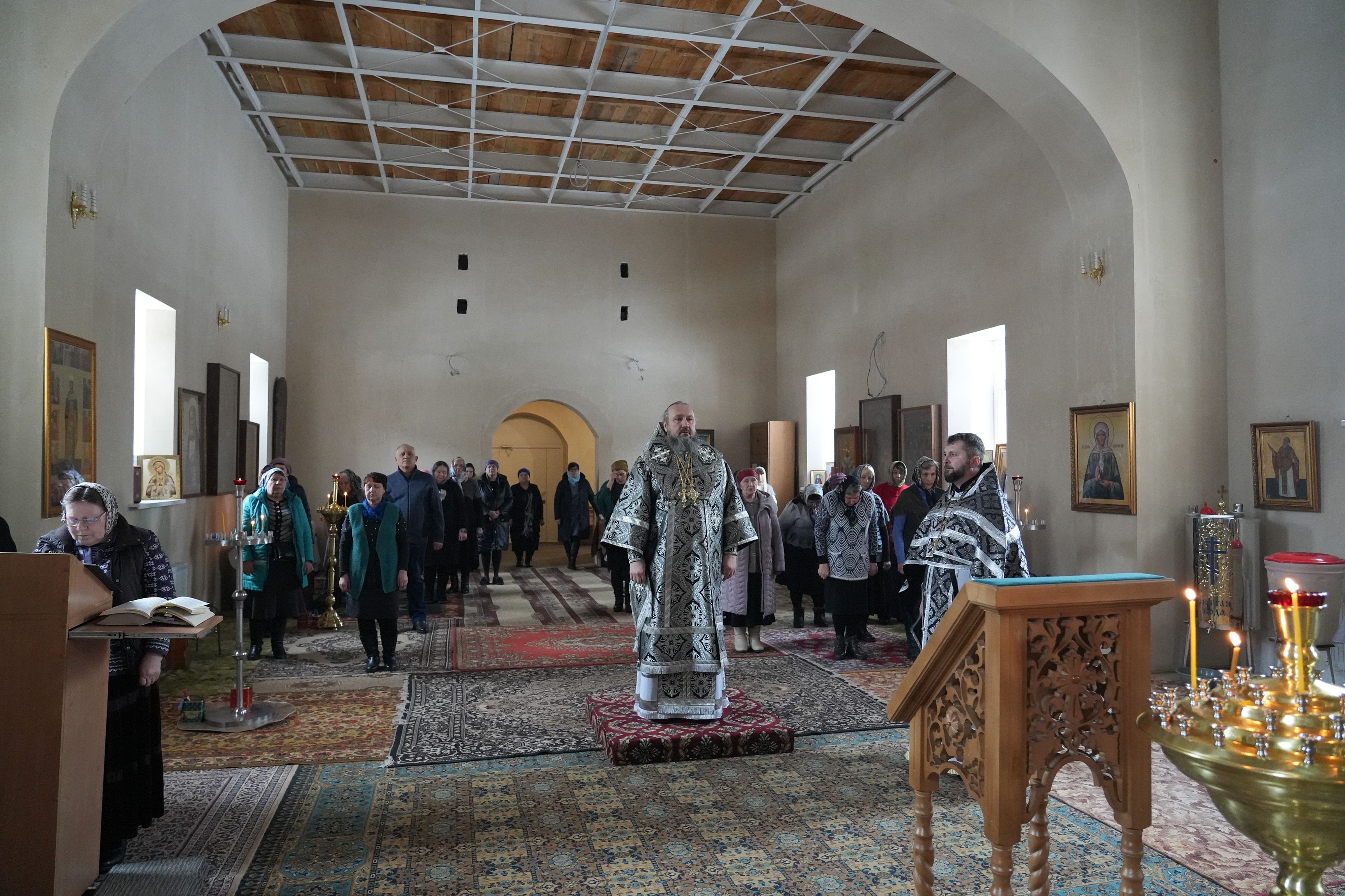 Епископ Варфоломей совершил Литургию Преждеосвященных Даров в храме иконы Божией Матери «Троеручица» г. Балаково