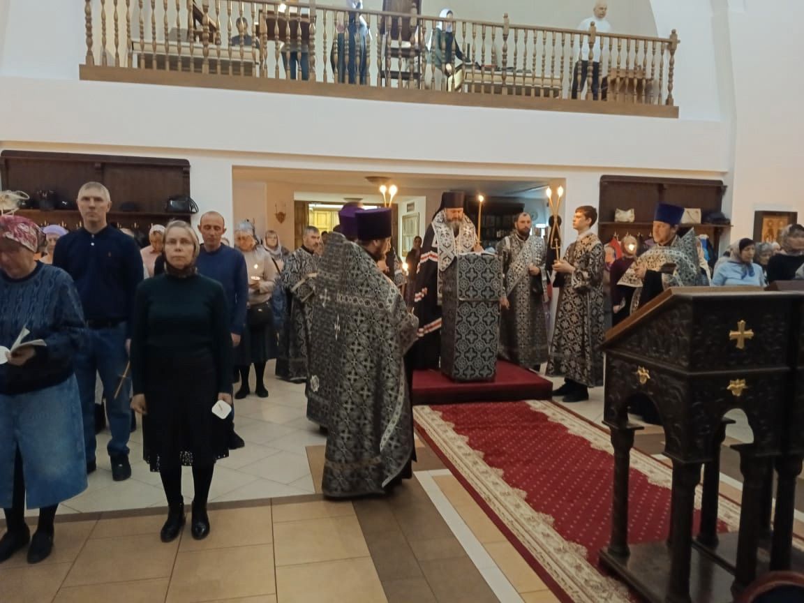 Епископ Варфоломей совершил утреню с чтением Великого канона преподобного Андрея Критского в храме Рождества Христова г. Балаково