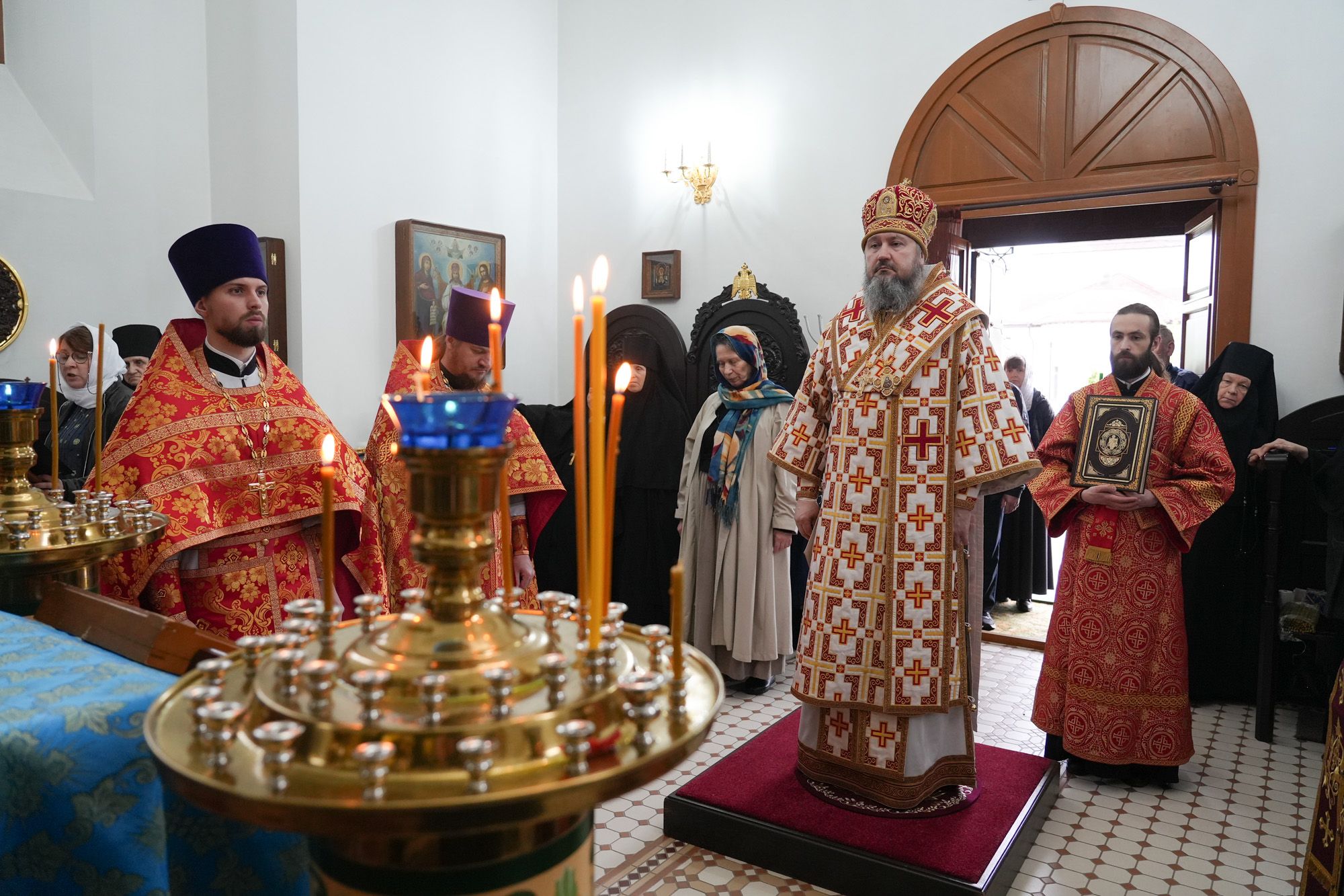 Епископ Варфоломей совершил Божественную литургию в храме Покрова Божией Матери