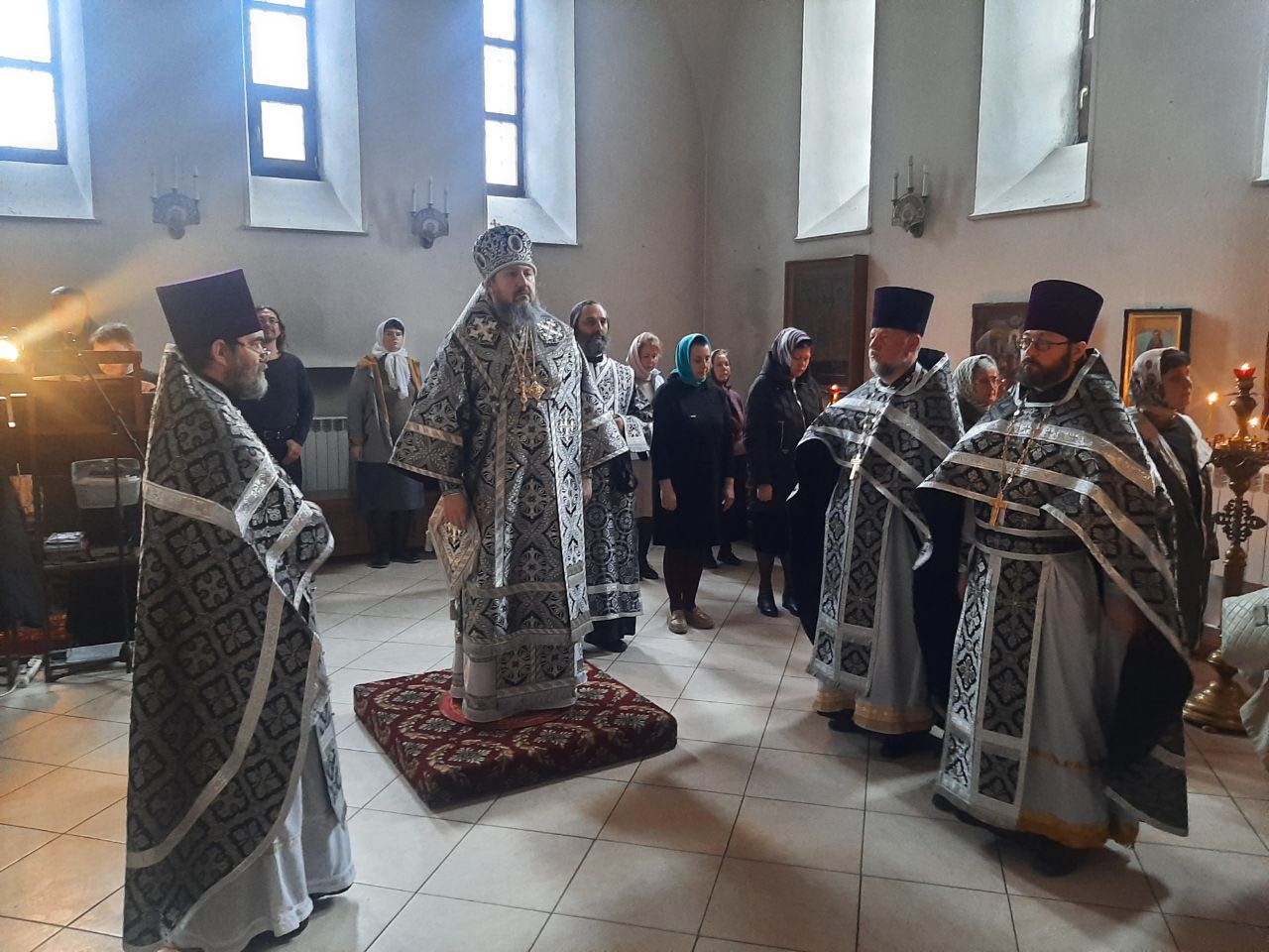 Епископ Варфоломей совершил Литургию Преждеосвященных Даров в Свято-Троицком кафедральном соборе г. Балаково