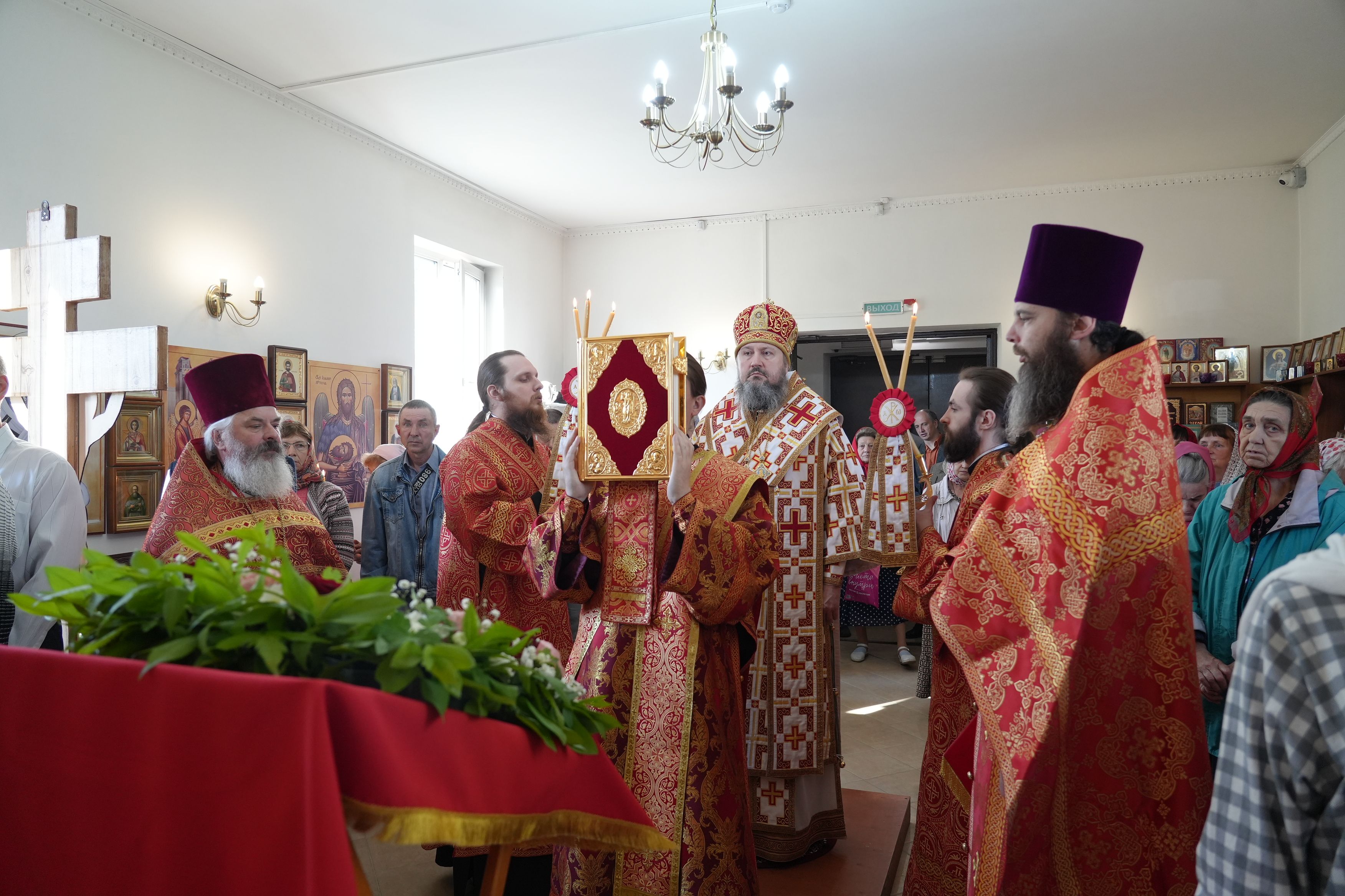 Епископ Варфоломей совершил Божественную литургию в храме великомученика Георгия Победоносца г. Маркса