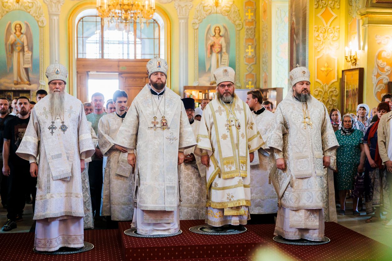 Епископ Варфоломей принял участие в соборном служении архиереев Саратовской митрополии в Покровском соборе г. Саратова