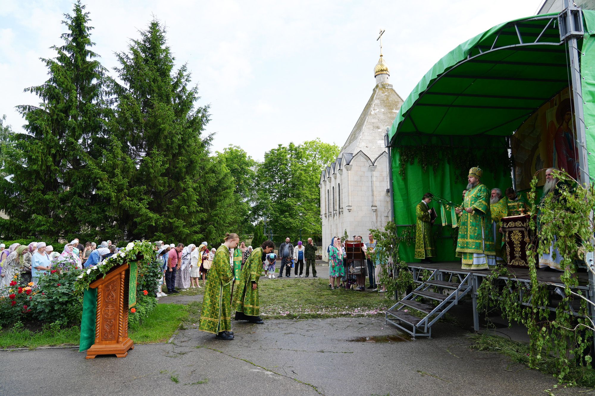 Епископ Варфоломей совершил Божественную литургию и Великую вечерню в Свято-Троицком кафедральном соборе г. Балаково