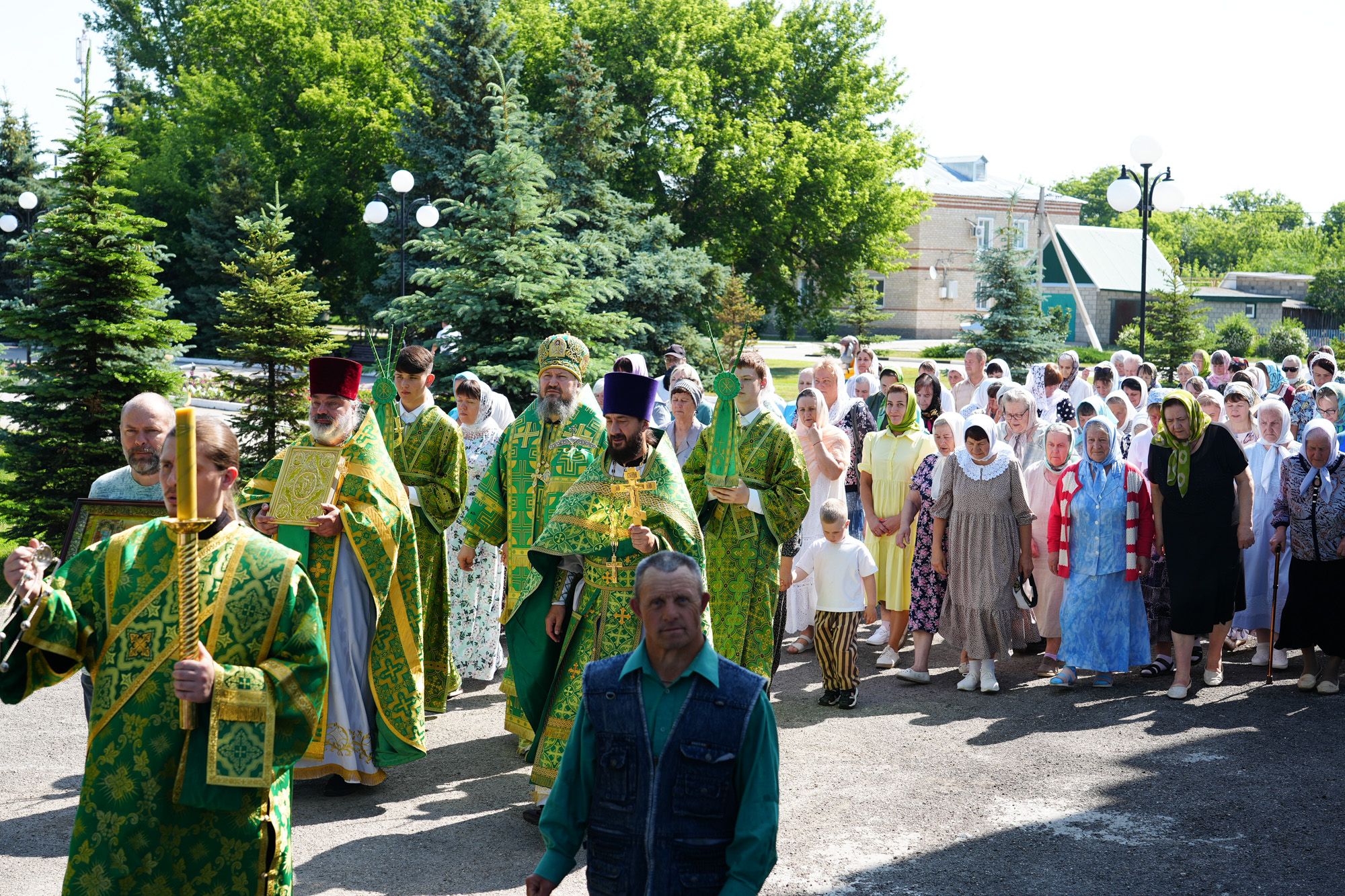 Епископ Варфоломей совершил Божественную литургию в Свято-Троицком храме с. Ивантеевка