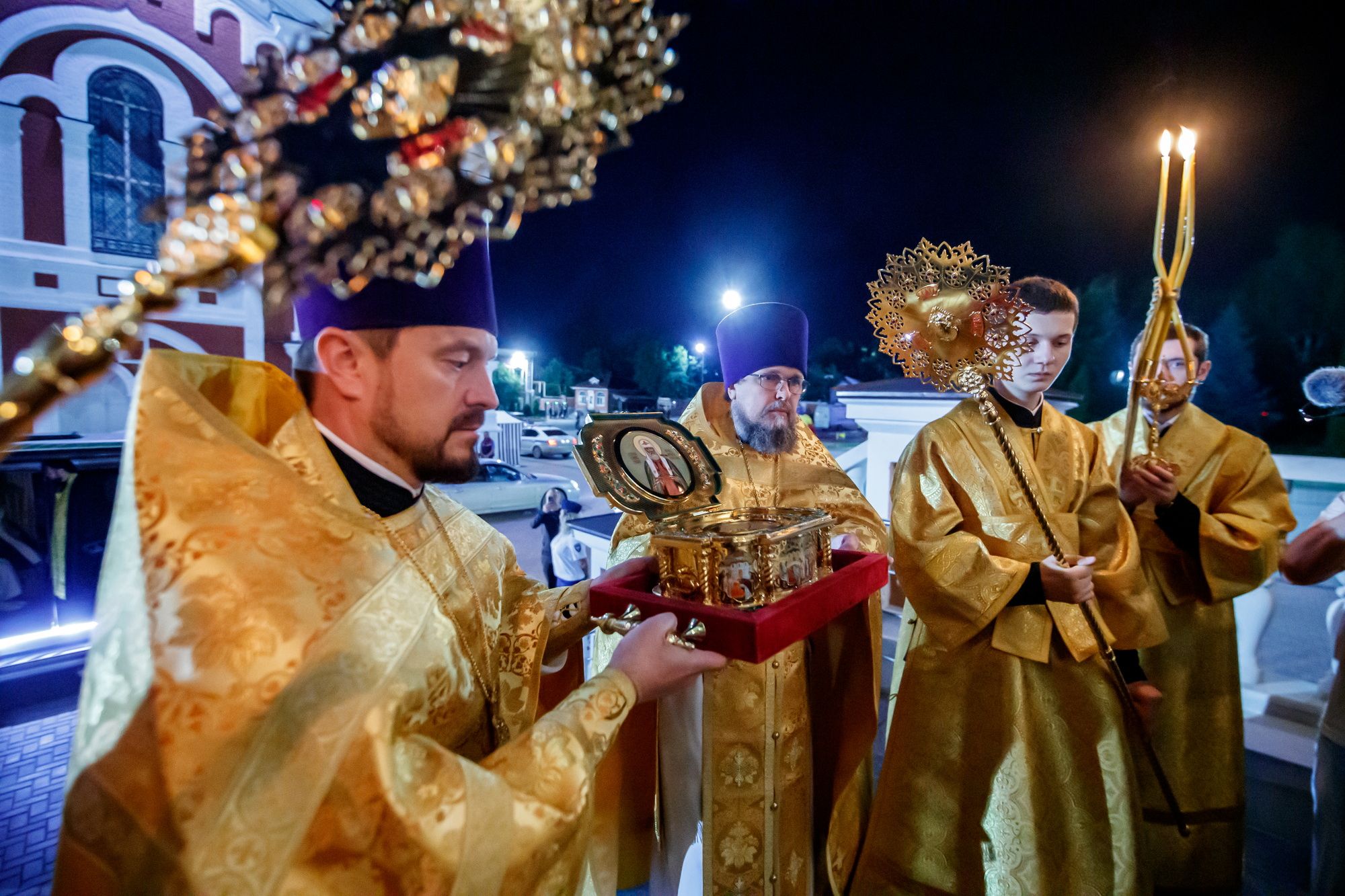 В Саратове встретили мощи святителя Тихона, Патриарха Московского и всея России