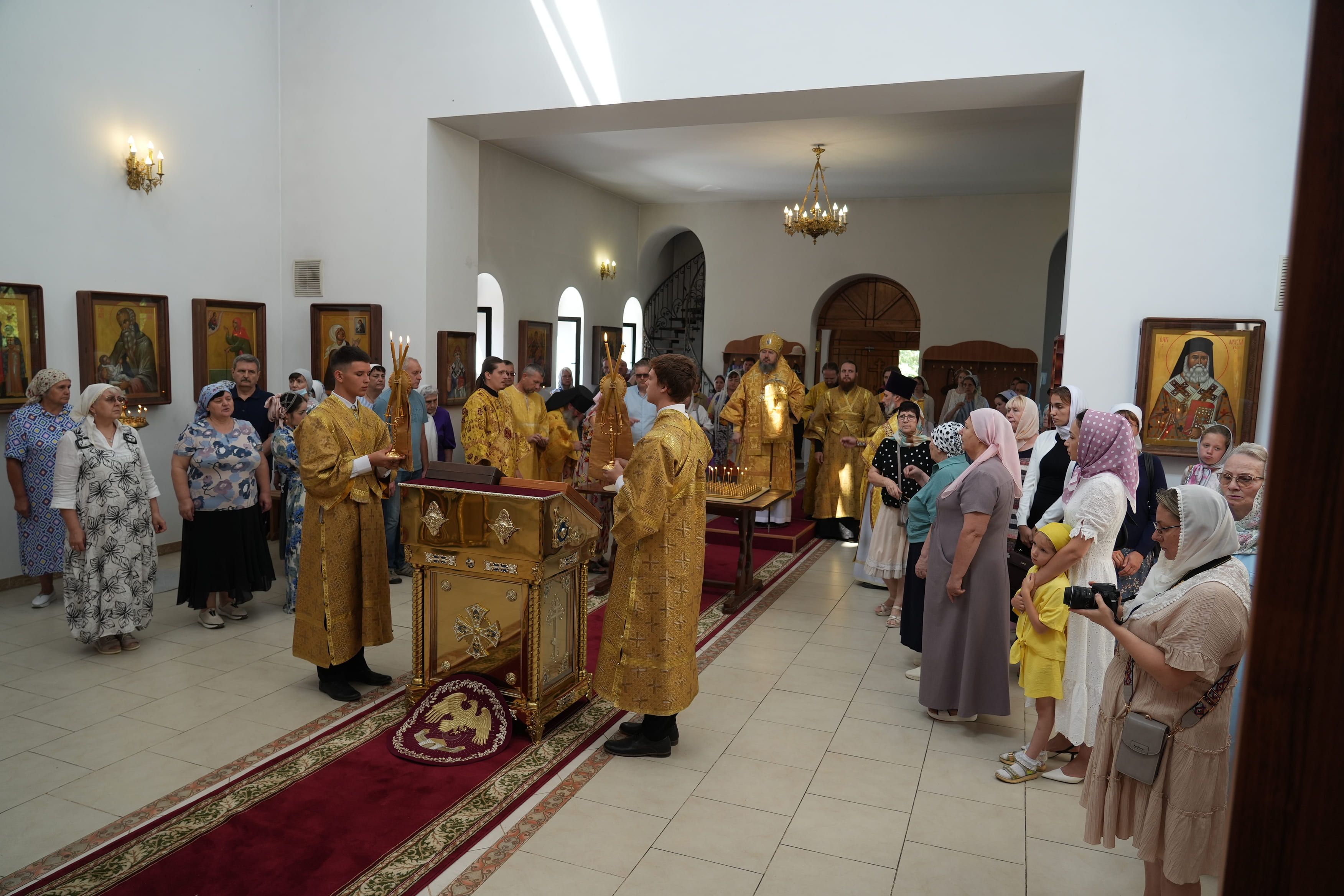 Епископ Варфоломей совершил Божественную литургию в храме апостола и евангелиста Иоанна Богослова г. Балаково