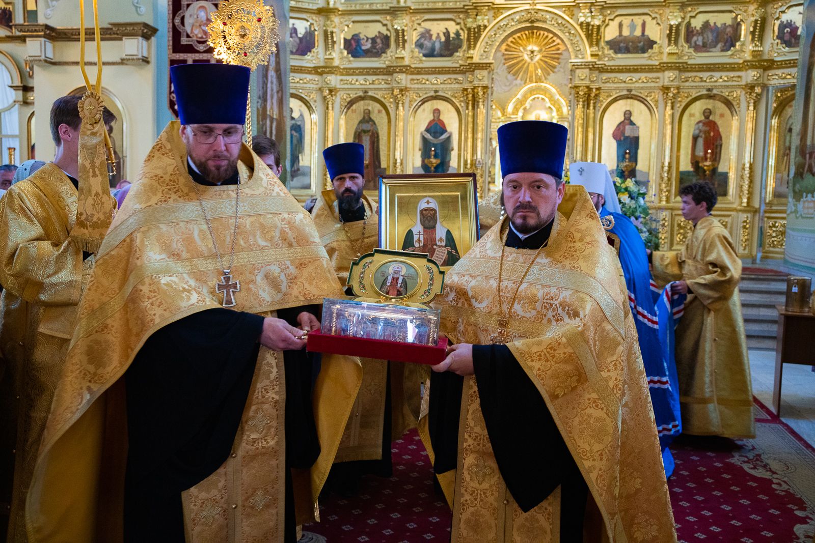 Завершилось пребывание в Саратове ковчега с мощами святителя Тихона, Патриарха Московского и всея России
