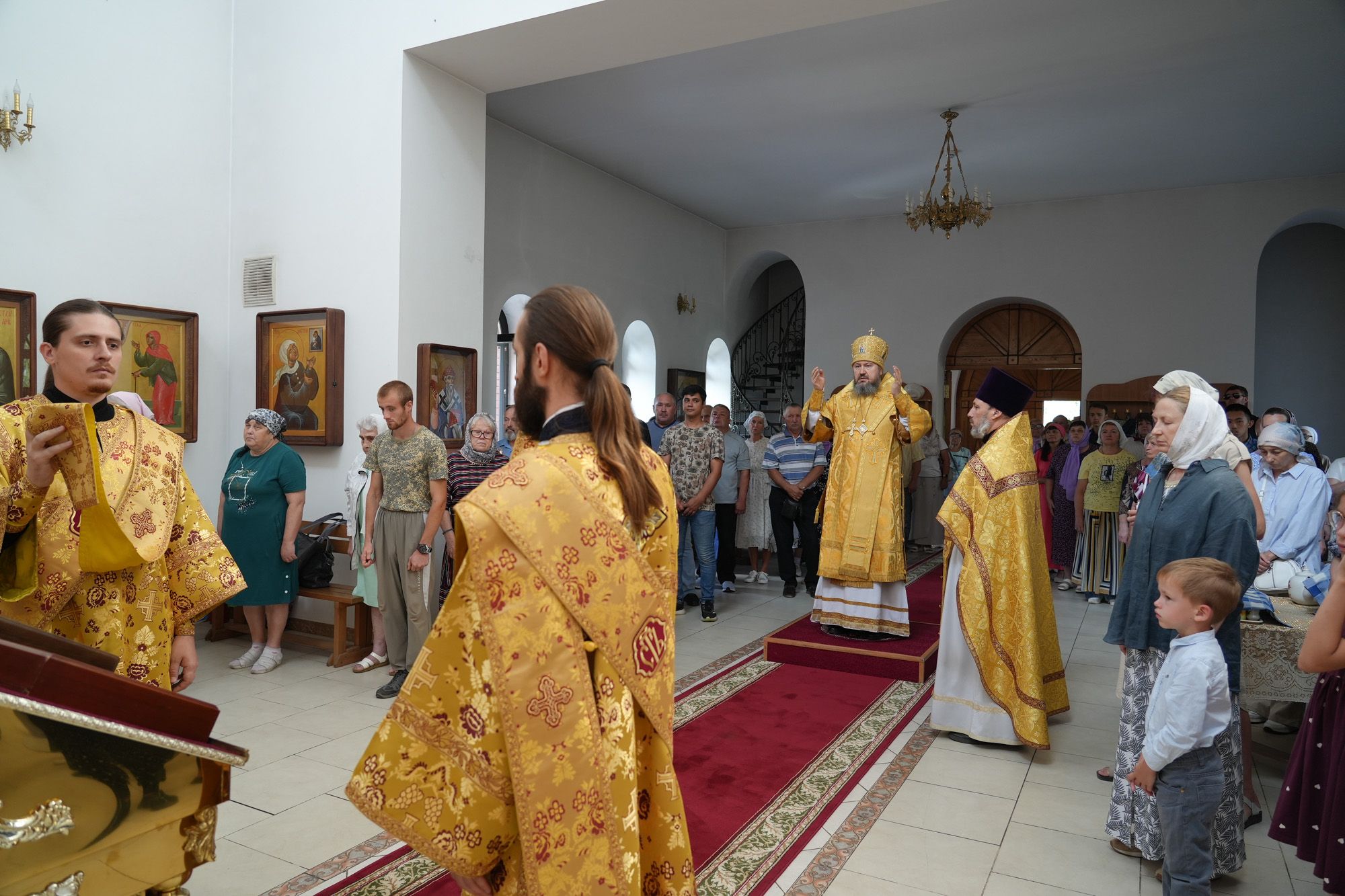 Епископ Варфоломей совершил Божественную литургию в храме апостола и евангелиста Иоанна Богослова г. Балаково