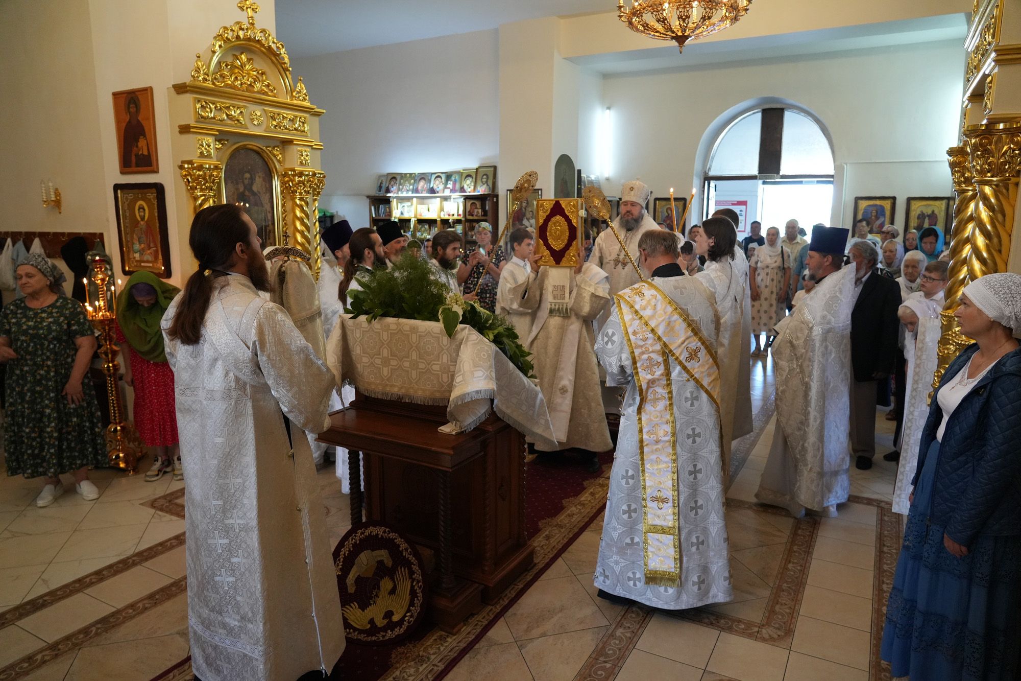 Епископ Варфоломей совершил Божественную литургию в храме апостола Андрея Первозванного г. Маркса