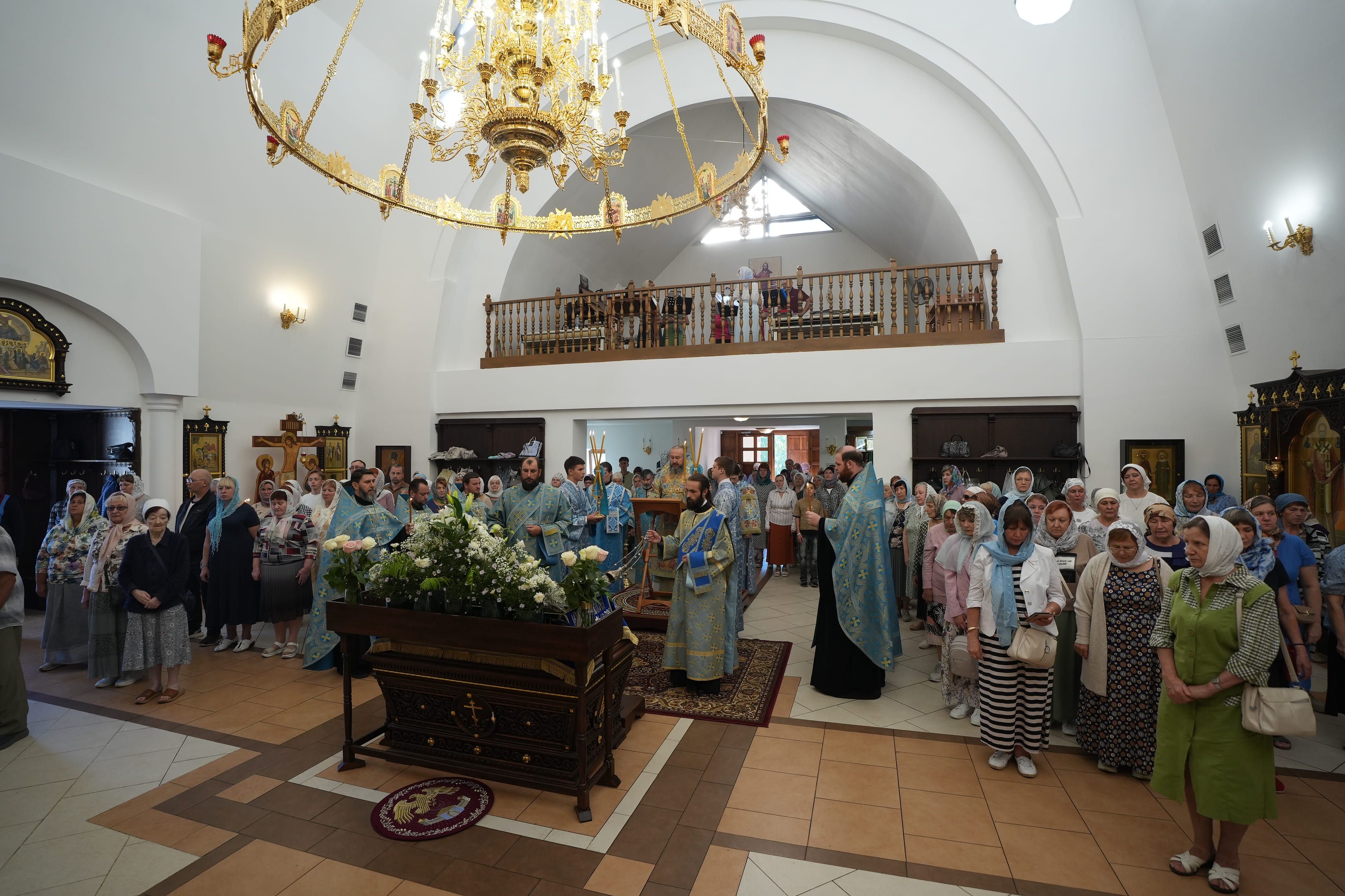 Епископ Варфоломей совершил всенощное бдение с Чином Погребения Божией Матери в храме Рождества Христова г. Балаково