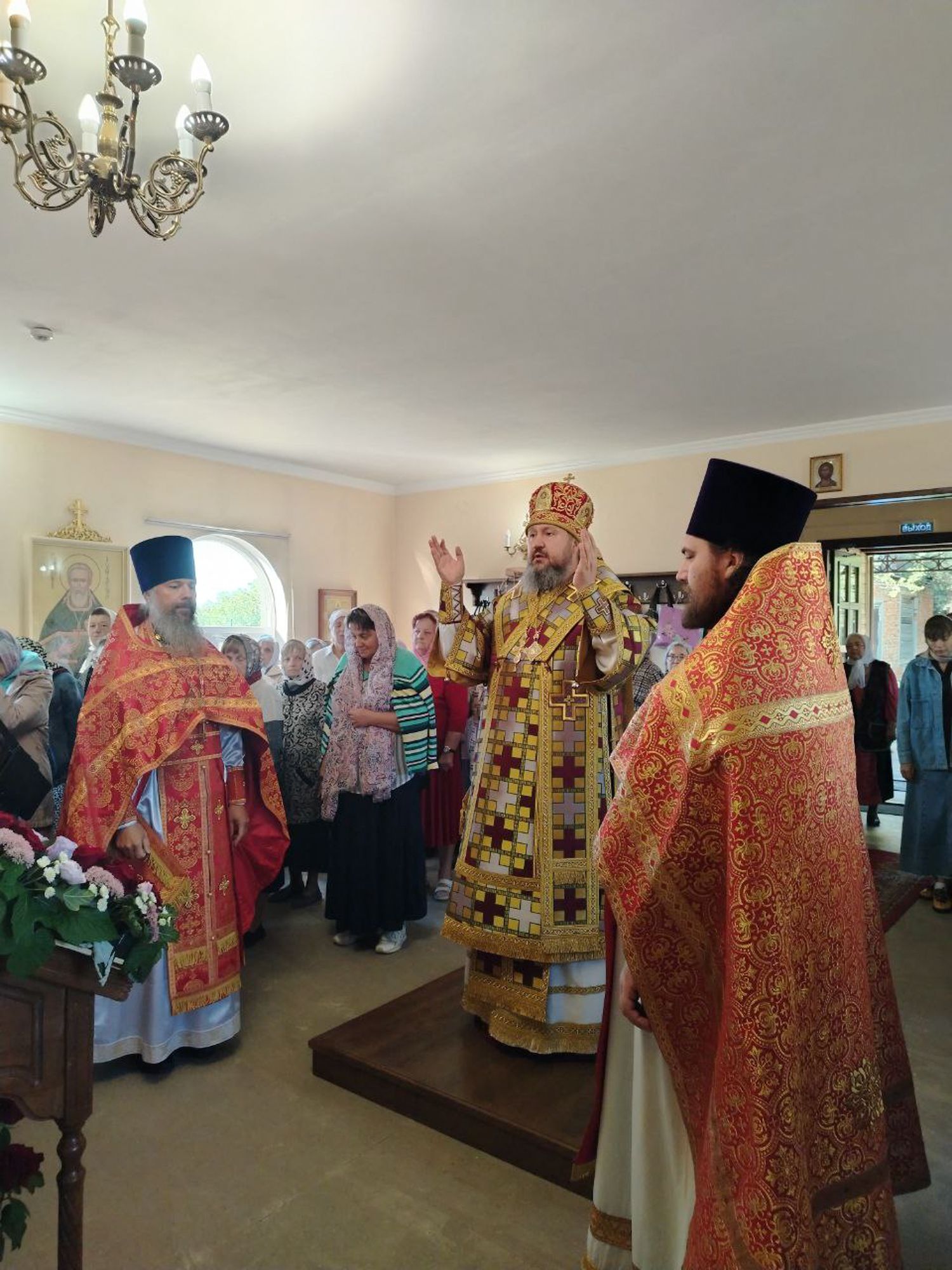 Епископ Варфоломей совершил Божественную литургию в храме пророка, Предтечи и Крестителя Господня Иоанна г. Пугачева