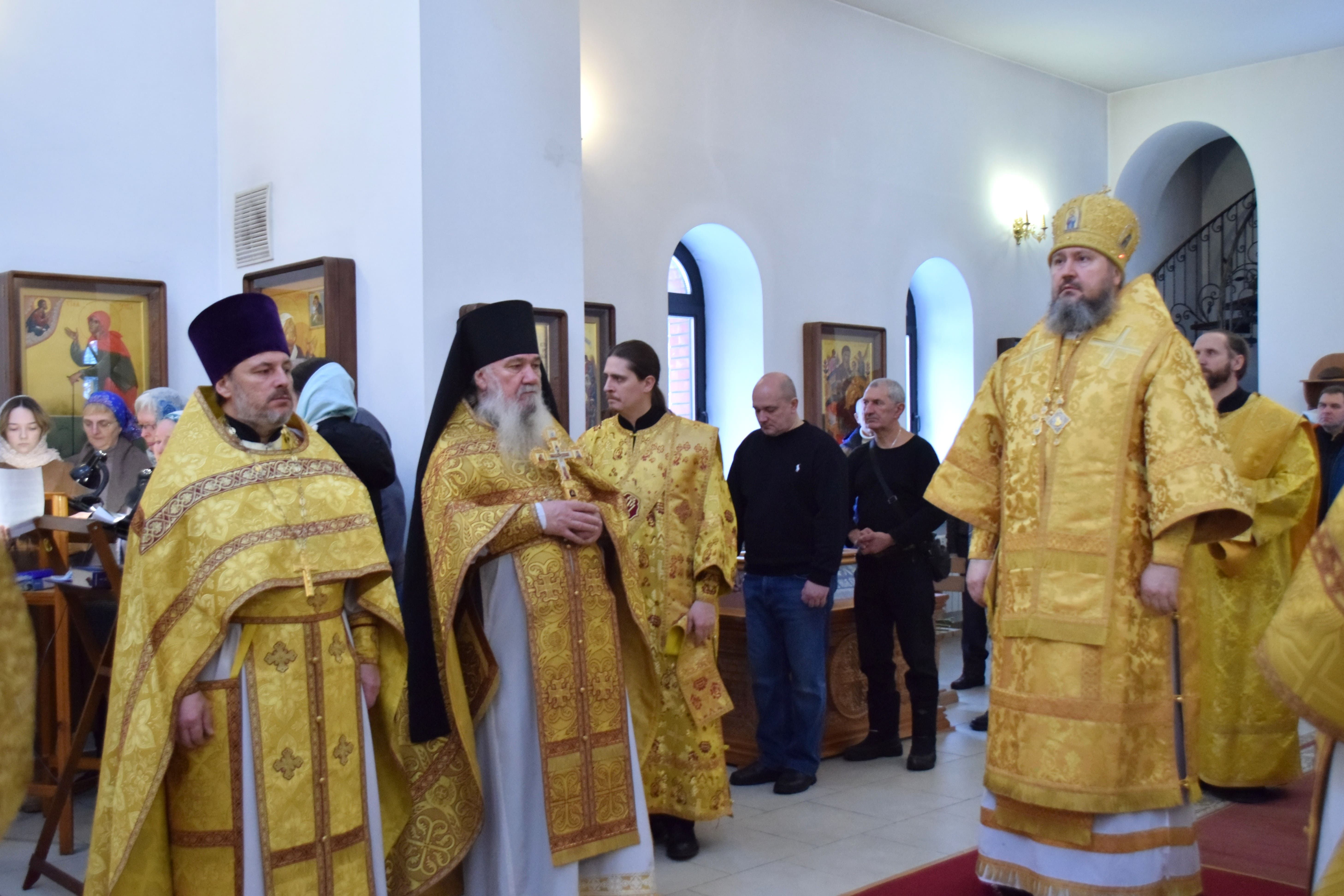 Епископ Варфоломей совершил Божественную литургию в храме апостола и евангелиста Иоанна Богослова г. Балаково