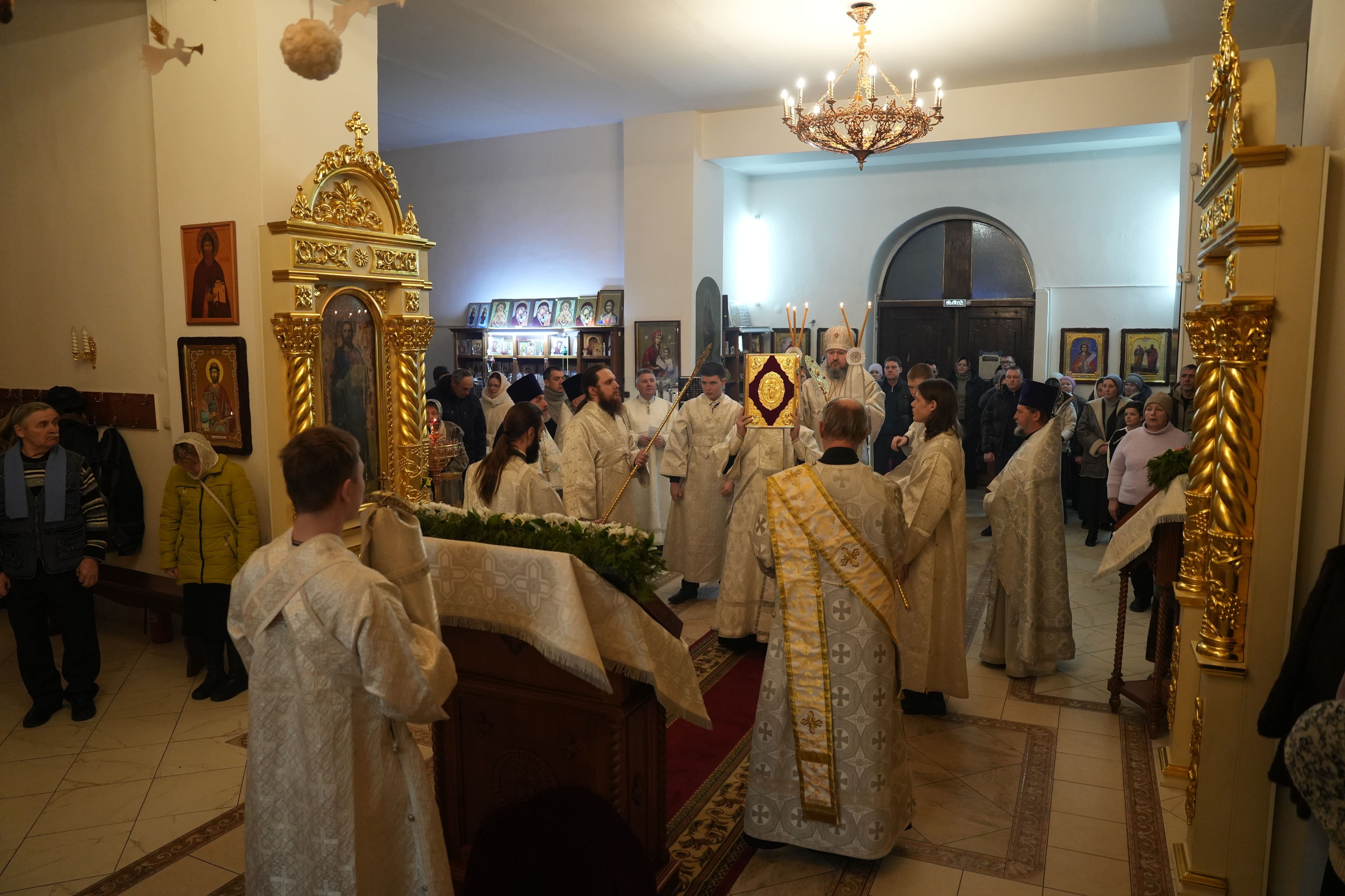Епископ Варфоломей совершил Божественную литургию в храме апостола Андрея Первозванного г. Маркса
