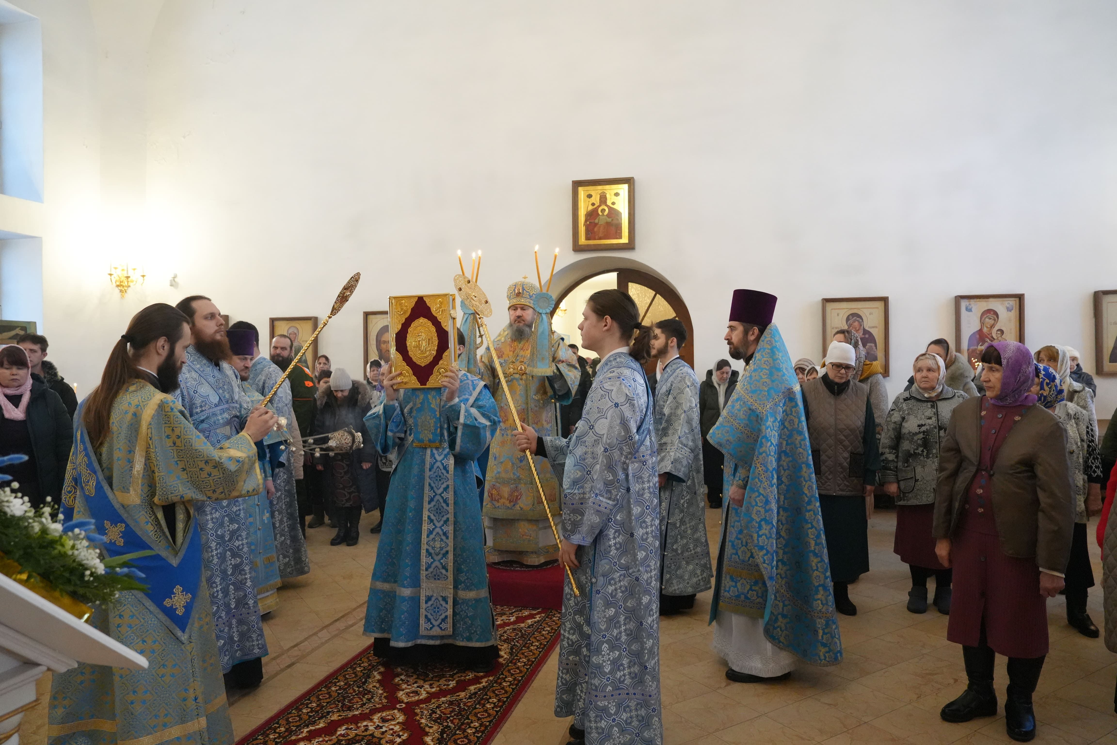 Епископ Варфоломей совершил Божественную литургию в храме иконы Божией Матери «Державная» п. Горный