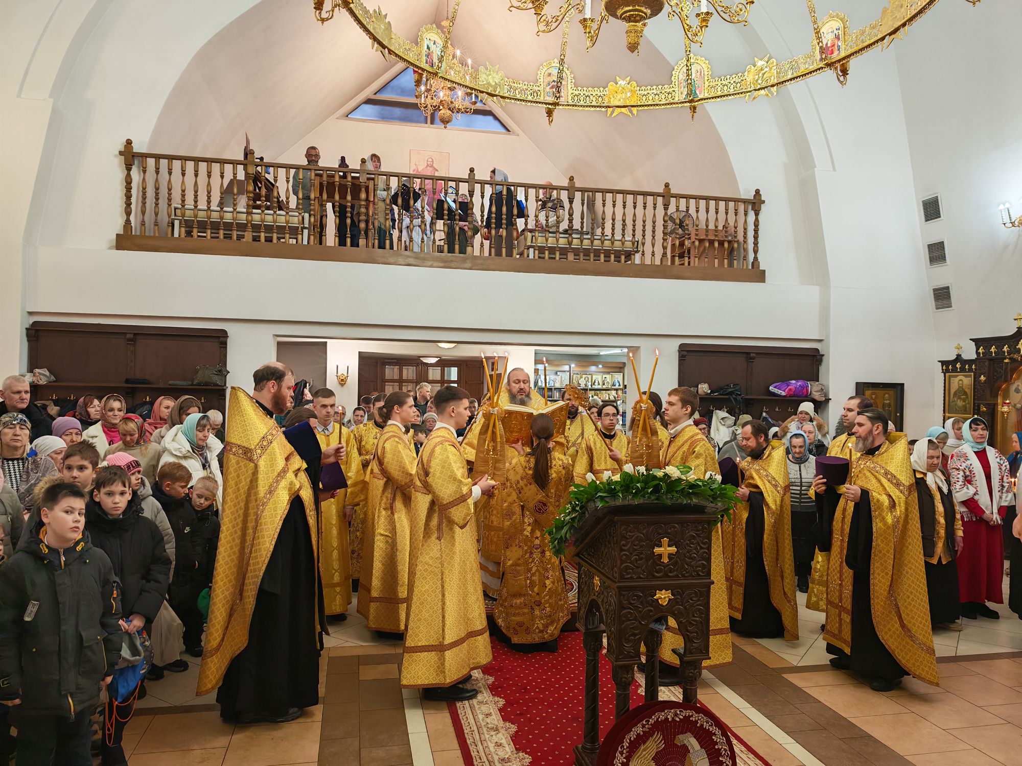 Епископ Варфоломей совершил всенощное бдение в храме Рождества Христова г. Балаково
