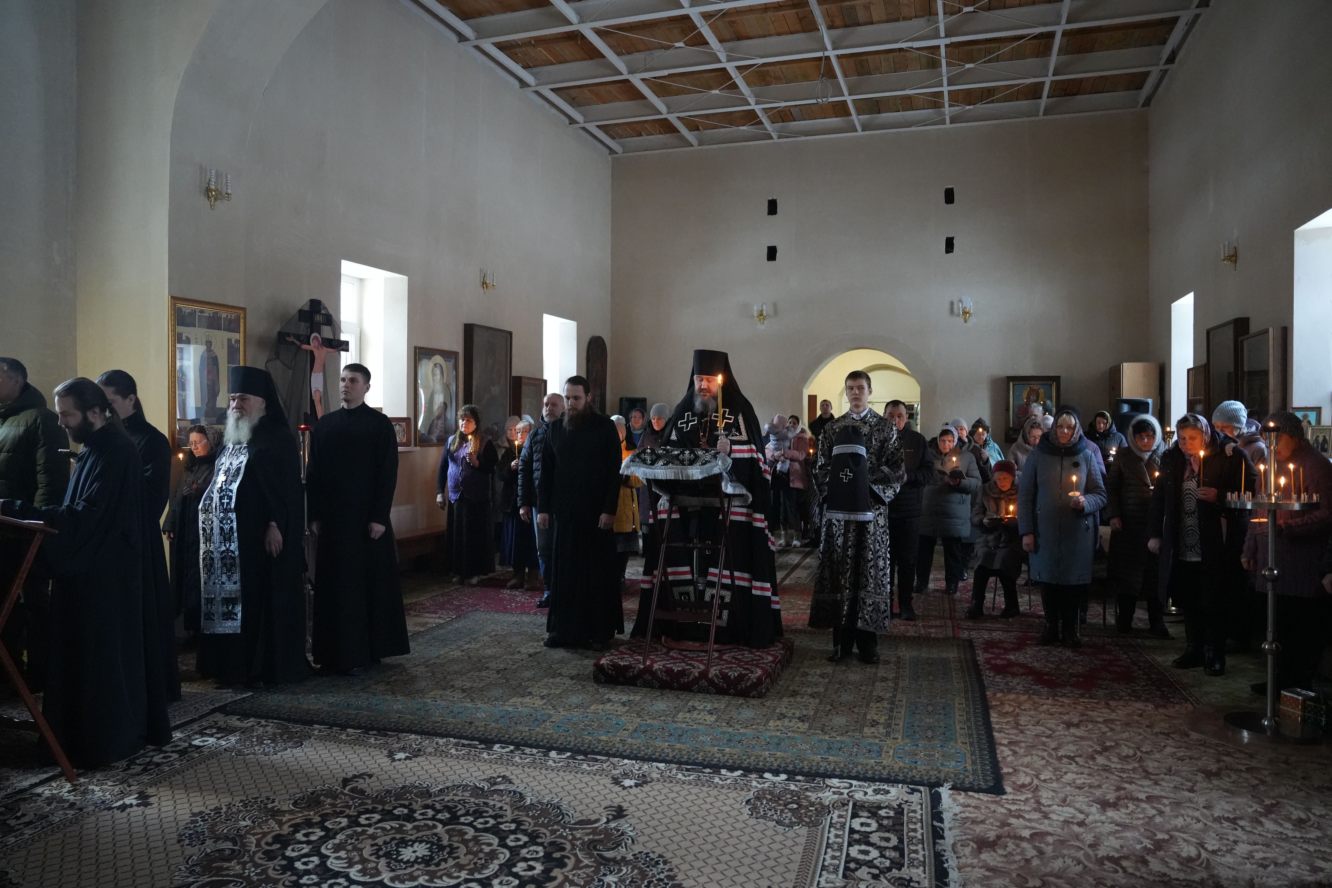 Епископ Варфоломей совершил великое повечерие с чтением канона преподобного Андрея Критского в храме иконы Божией Матери «Троеручица» г. Балаково