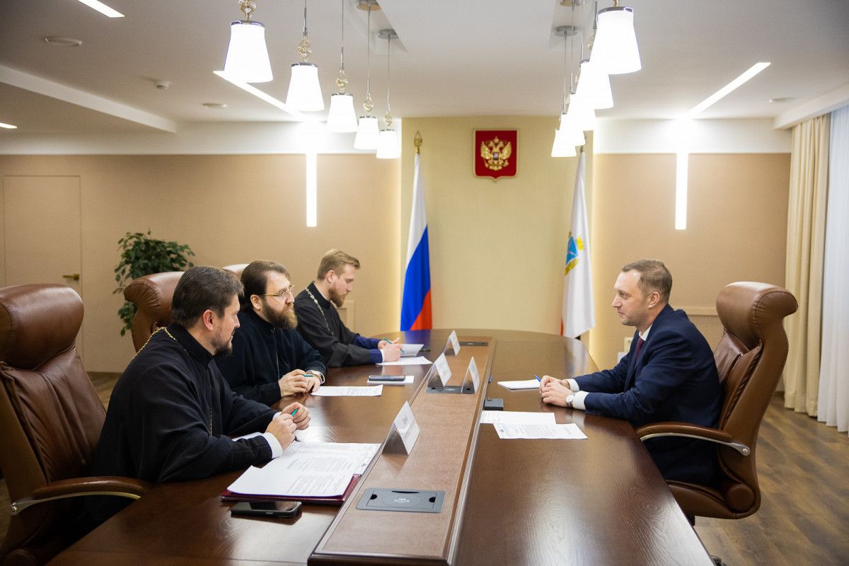 Митрополит Игнатий встретился с губернатором Саратовской области Романом Викторовичем Бусаргиным