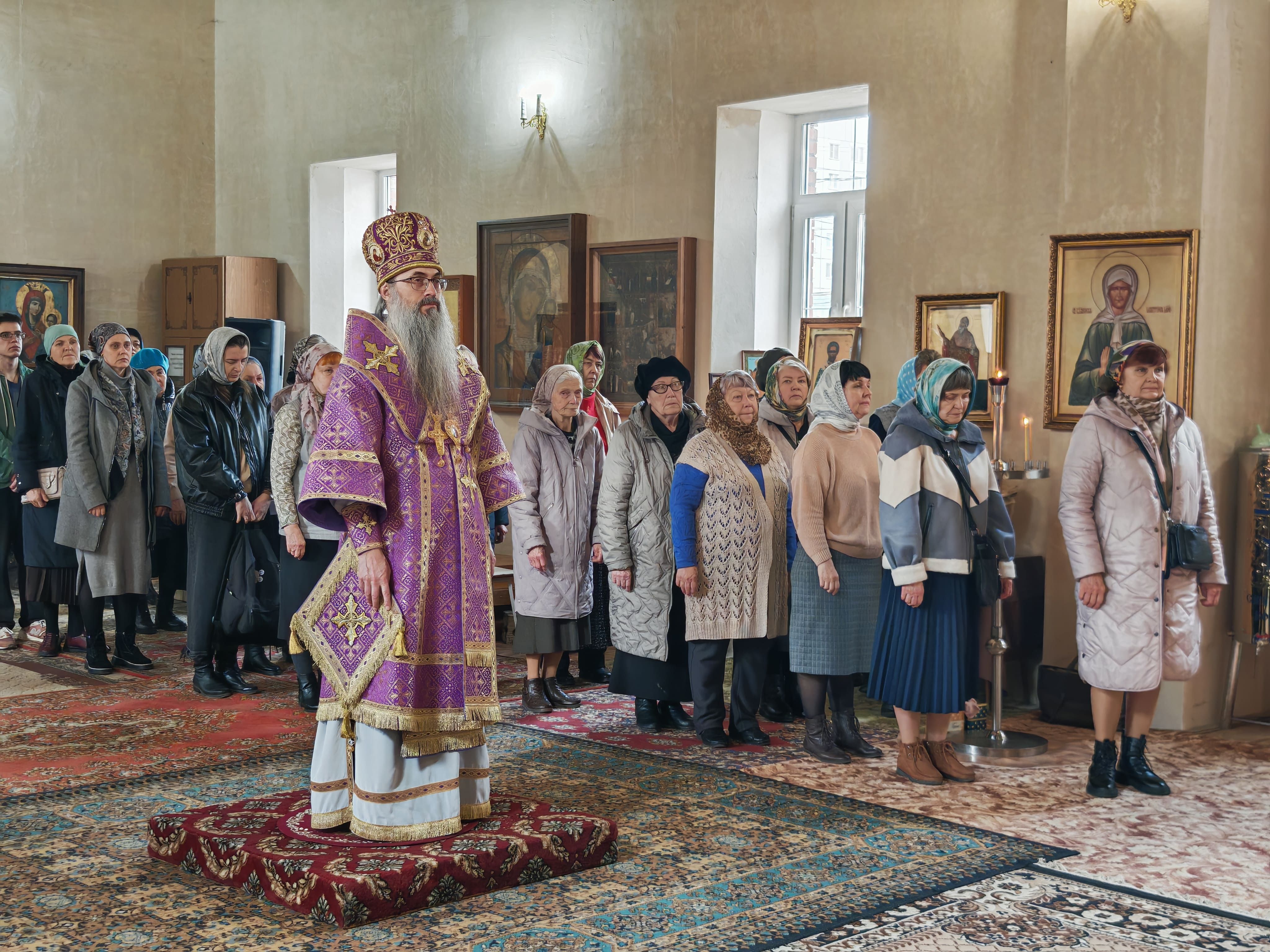 Епископ Иннокентий совершил Божественную литургию в храме иконы Божией Матери «Троеручица» г. Балаково