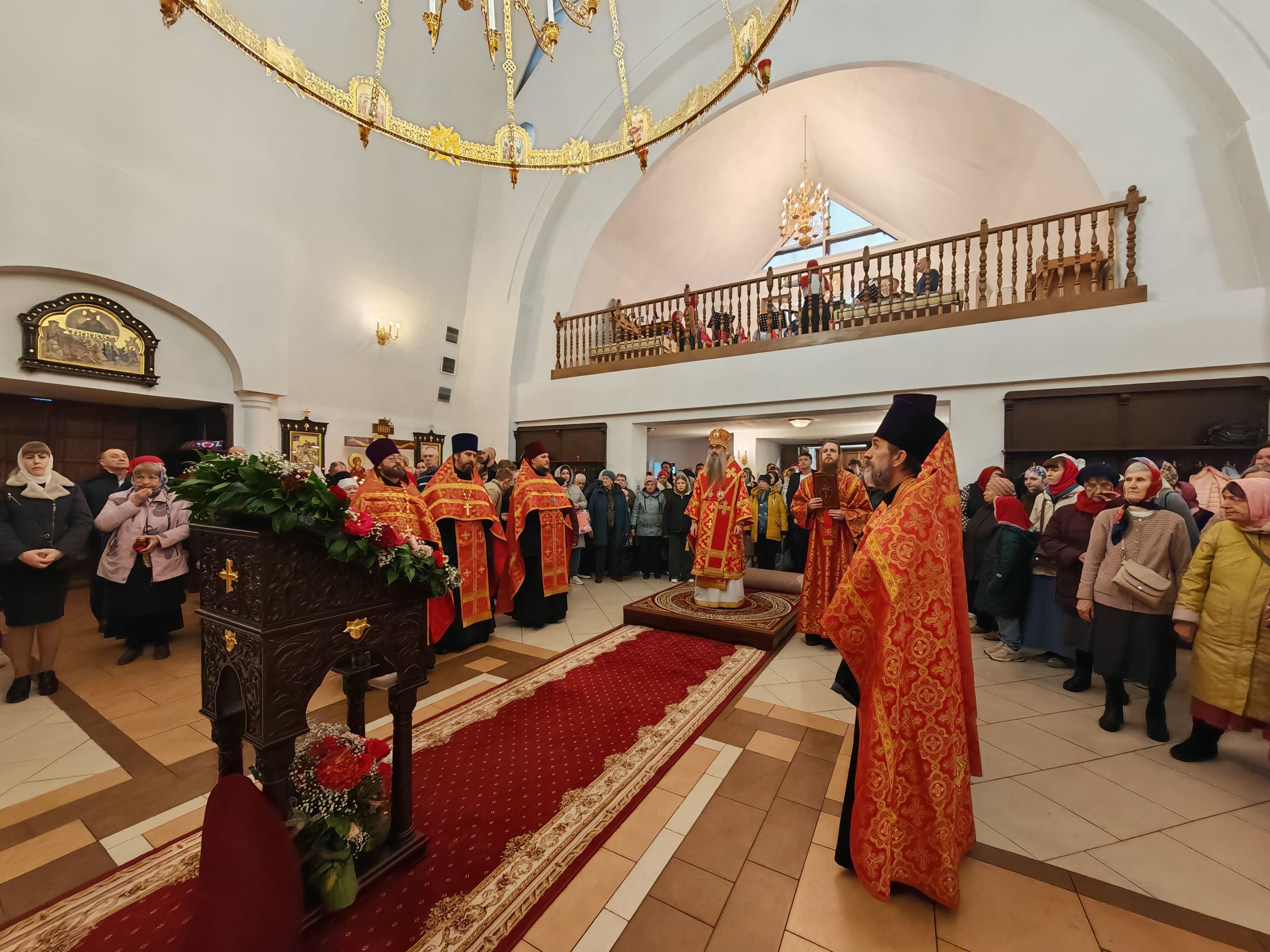 Епископ Иннокентий совершил Великую Пасхальную вечерню в храме Рождества Христова г. Балаково