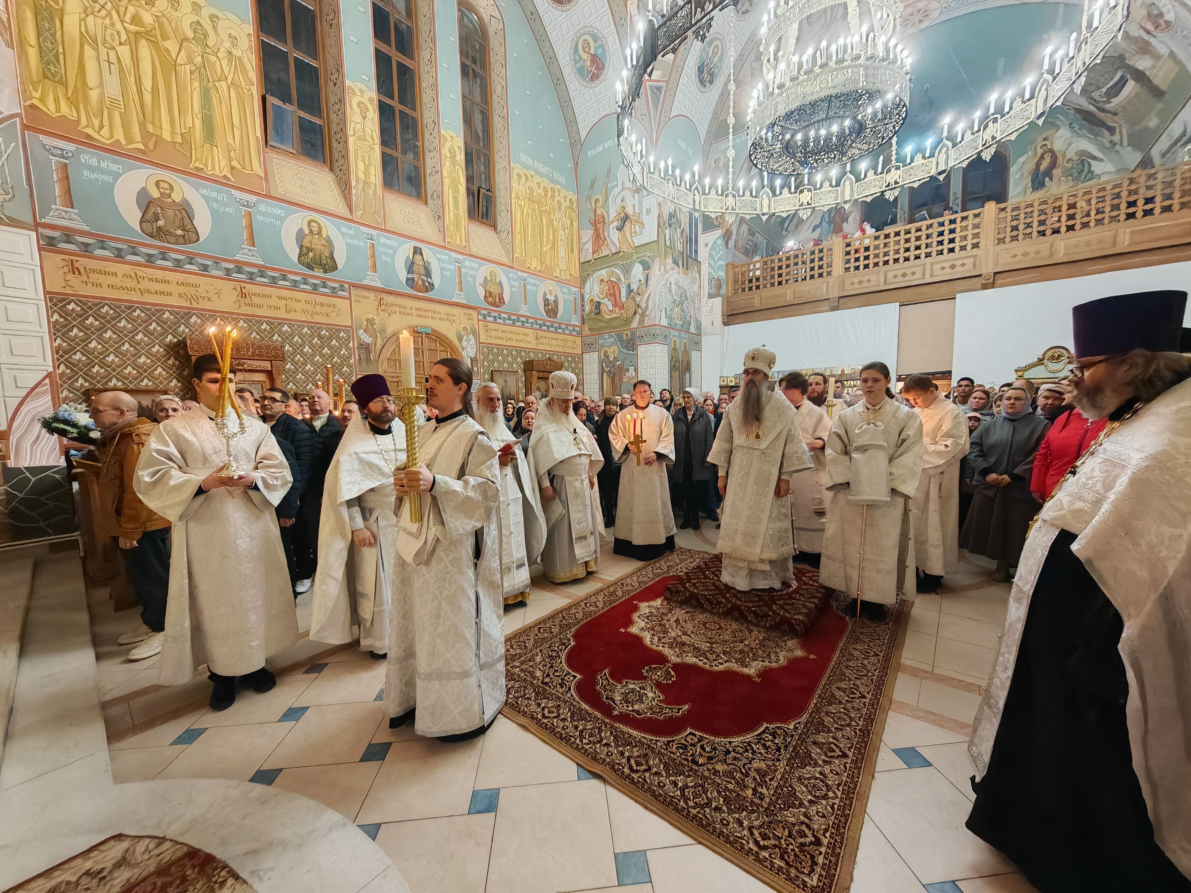 В праздник Светлого Христова Воскресения епископ Иннокентий совершил торжественное пасхальное богослужение