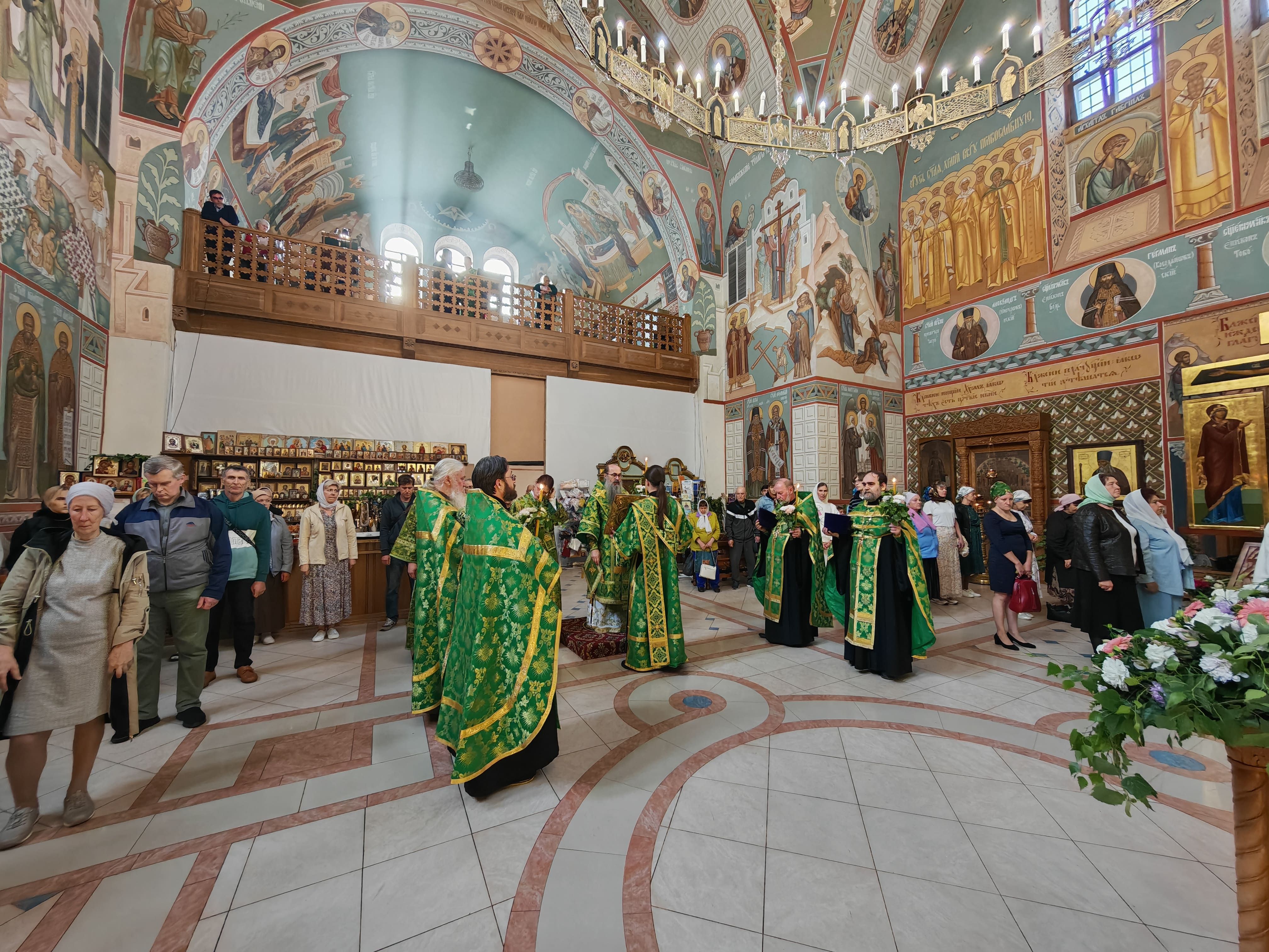 В канун престольного праздника епископ Иннокентий совершил всенощное бдение в Свято-Троицком кафедральном соборе