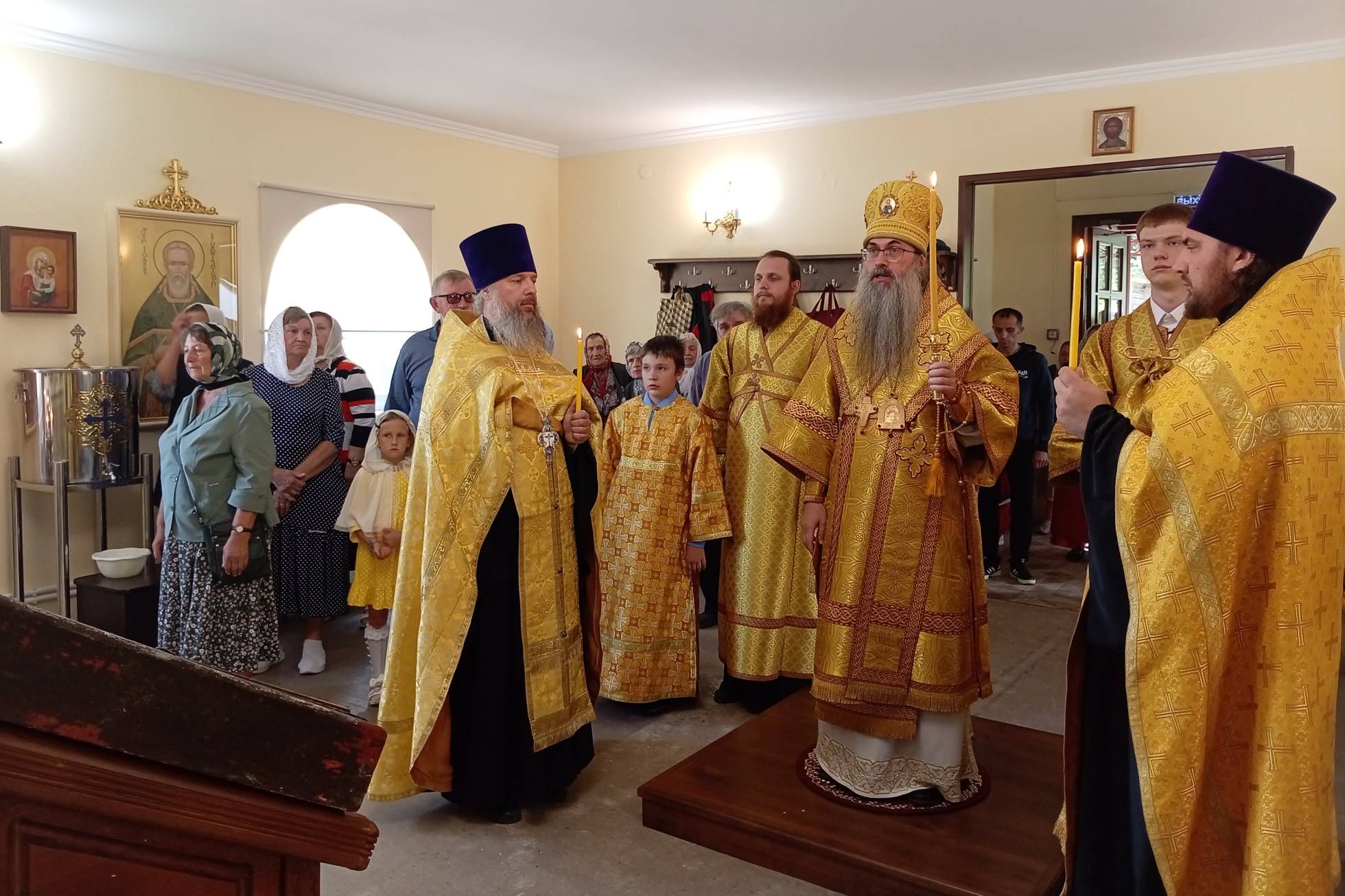 Епископ Балаковский и Николаевский Иннокентий совершил богослужение в Иоанно-Предтеченском храме города Пугачёва