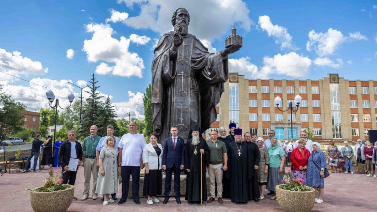 Епископ Феодор освятил памятник преподобному Сергию Радонежскому