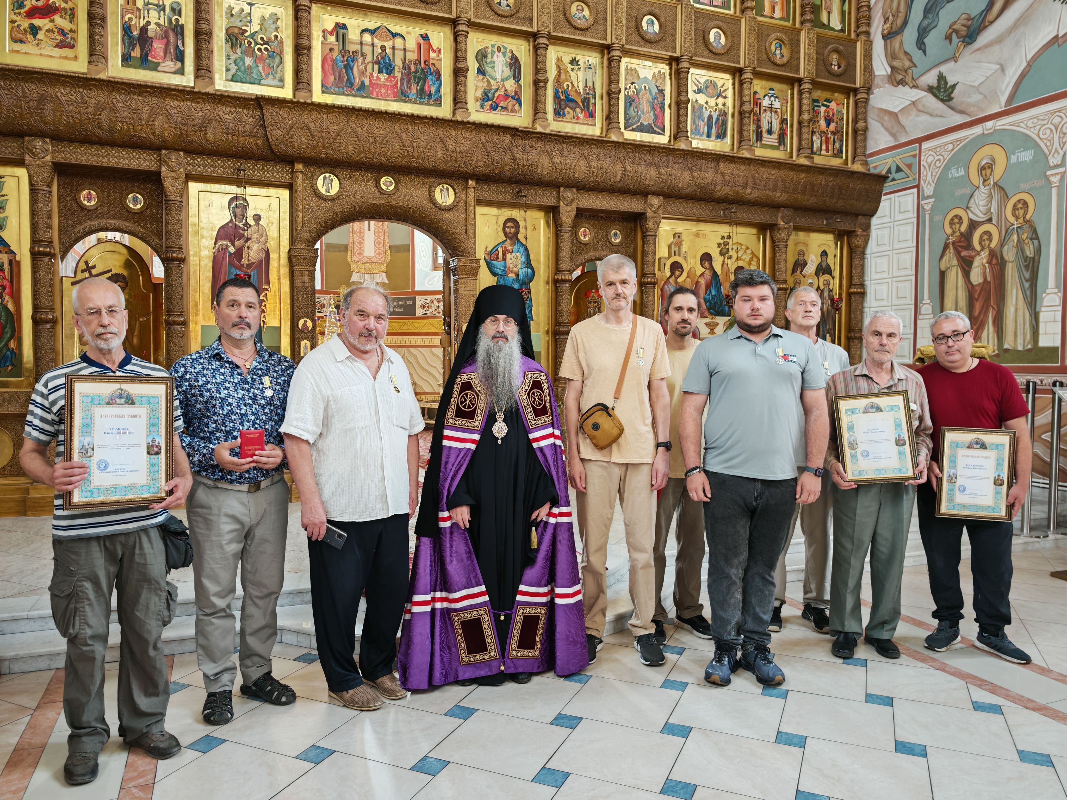 В Свято-Троицком кафедральном соборе состоялась церемония награждения иконописцев