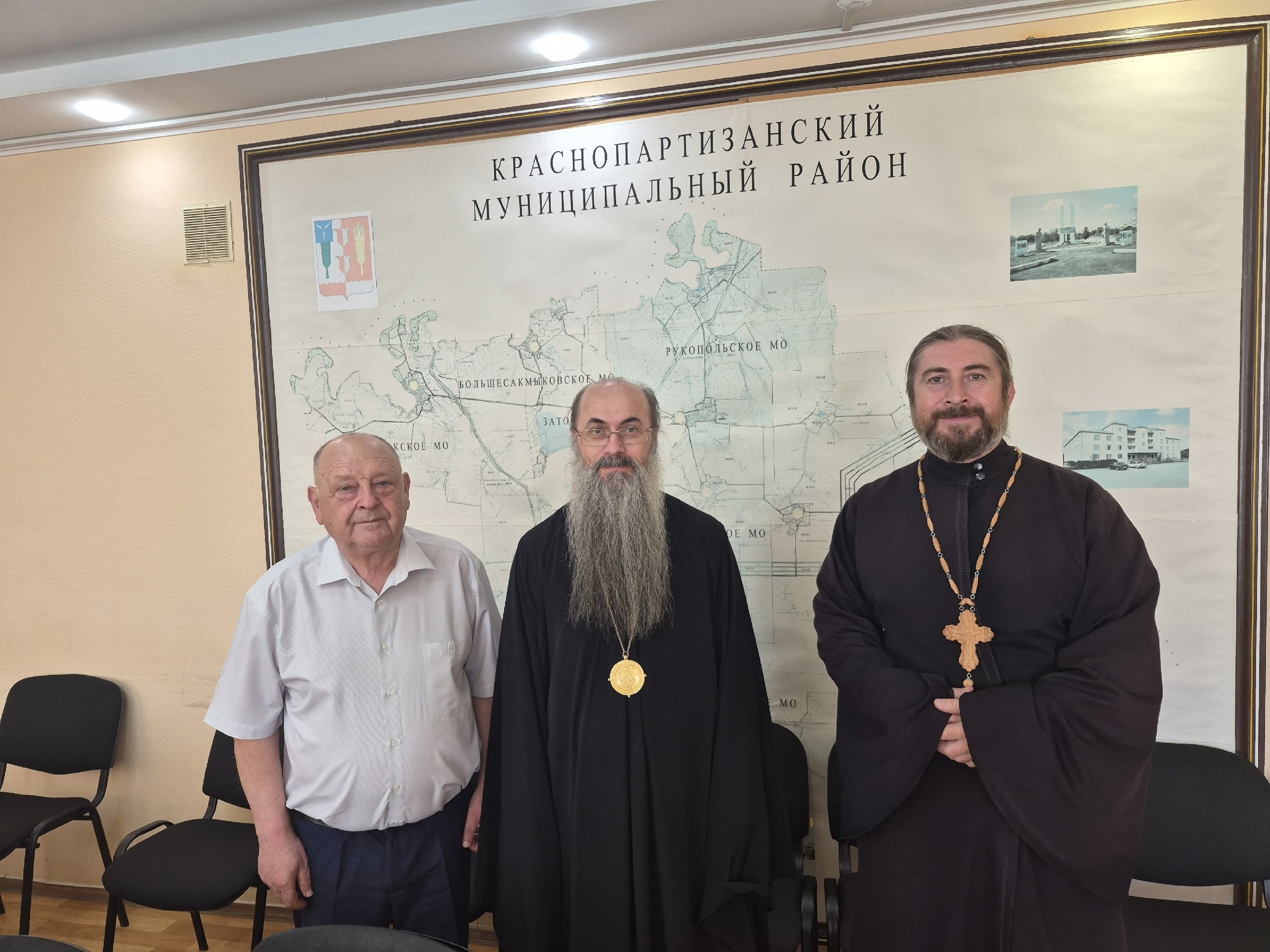 Состоялась встреча епископа Иннокентия с главой Краснопартизанского района Юрием Леонидовичем Бодровым