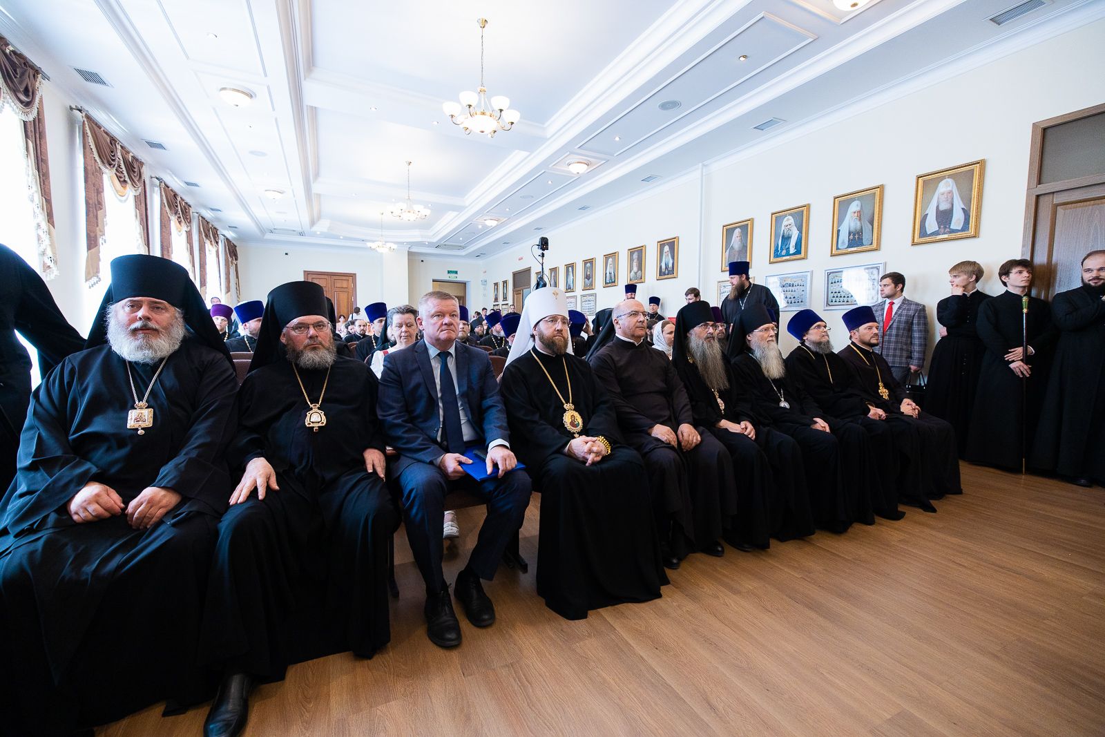 Епископ Иннокентий принял участие в торжественном выпускном акте СПДС