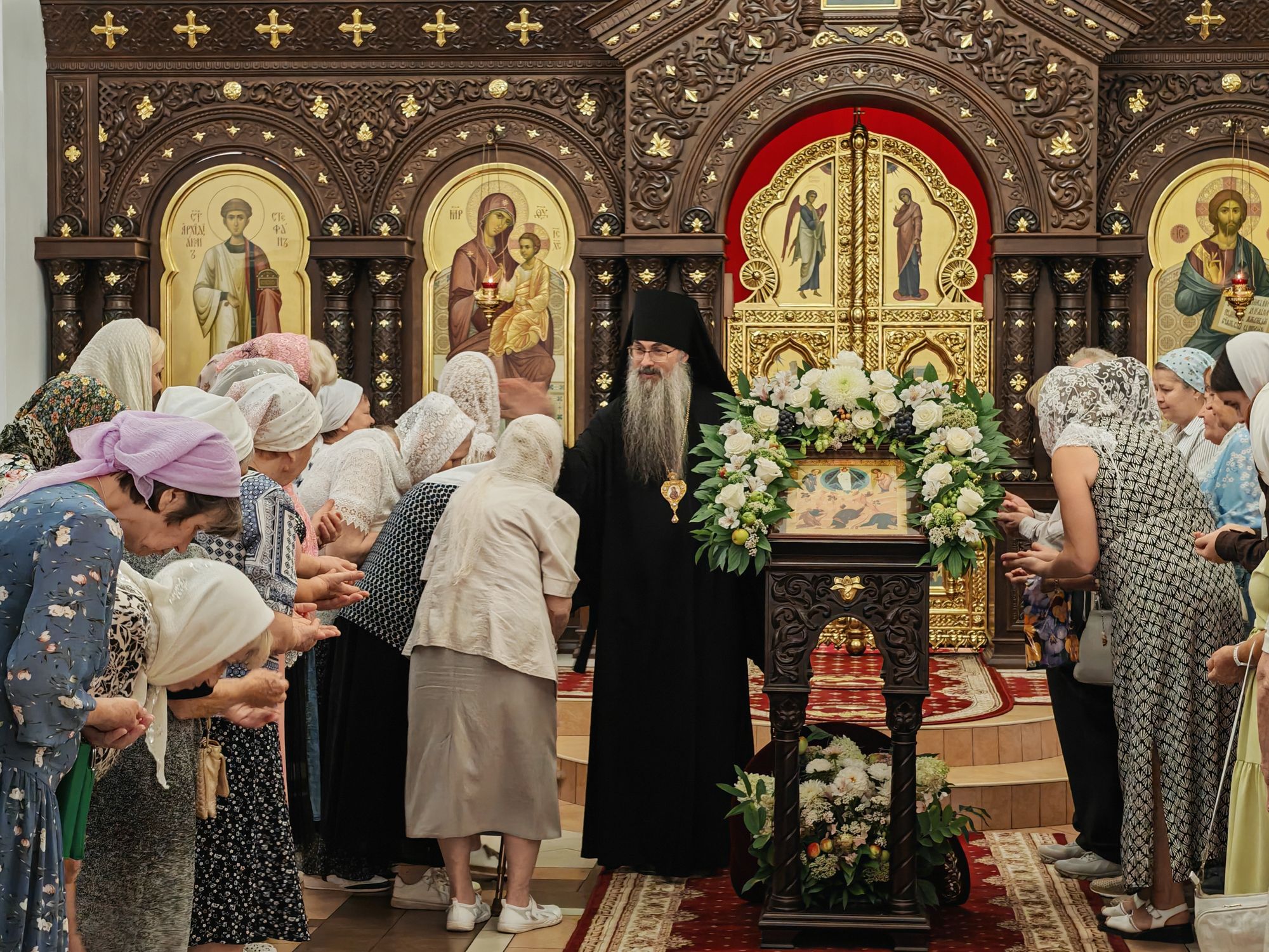 Епископ Иннокентий совершил всенощное бдение в храме Рождества Христова г. Балаково