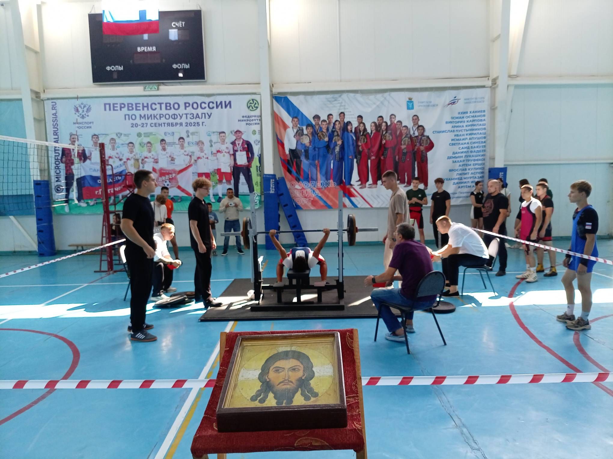 В Пугачеве впервые прошли соревнования по пауэрлифтингу среди православный молодёжи